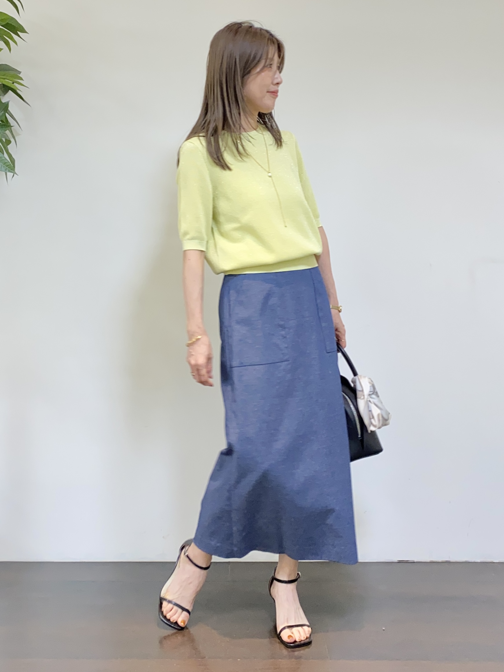 tomoさんの「UNTITLED｜【アンサンブル可】ラメ混クルーネックカーディガン」を使ったコーディネート