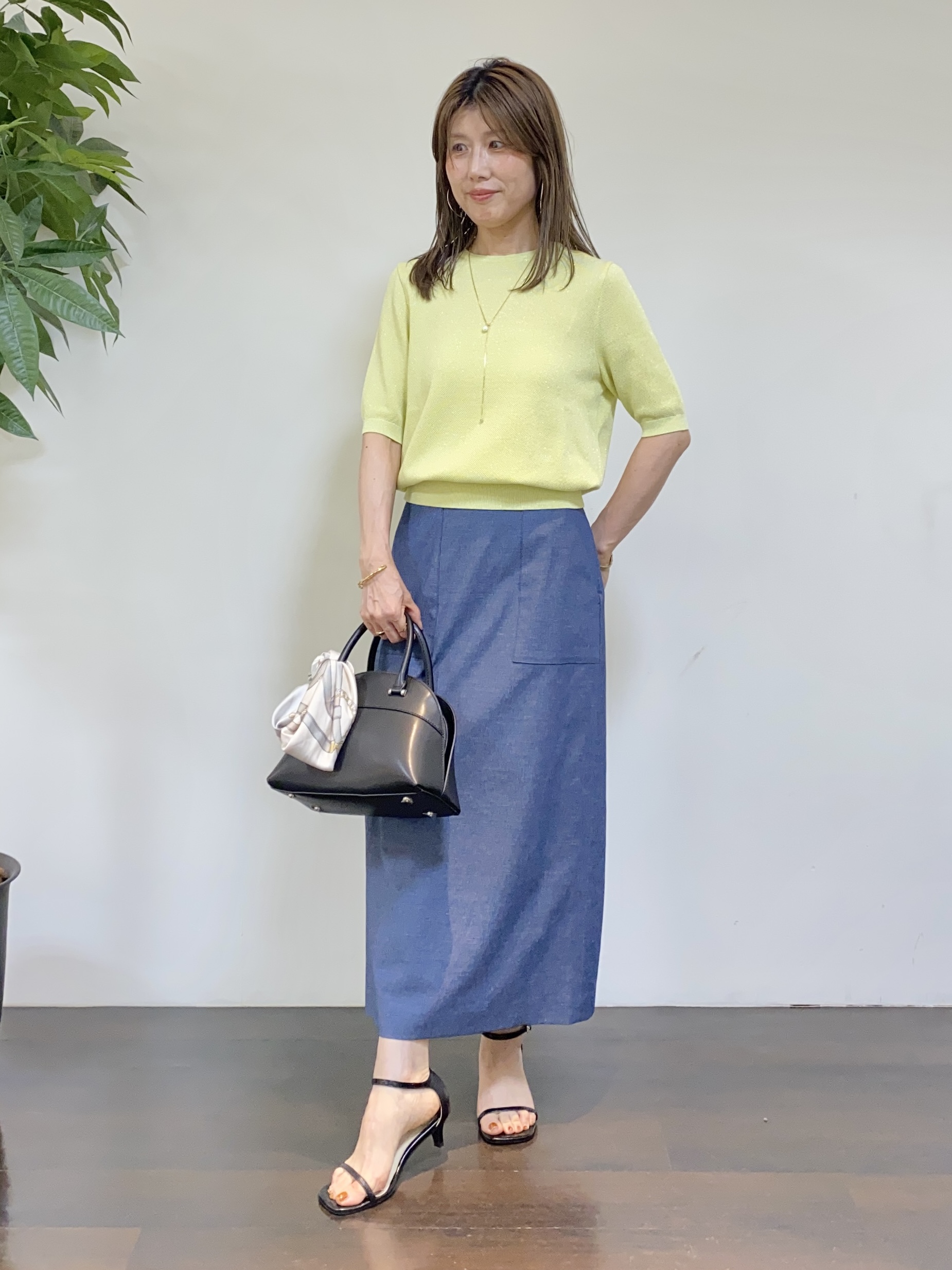 tomoさんの「UNTITLED｜【アンサンブル可】ラメ混クルーネックカーディガン」を使ったコーディネート