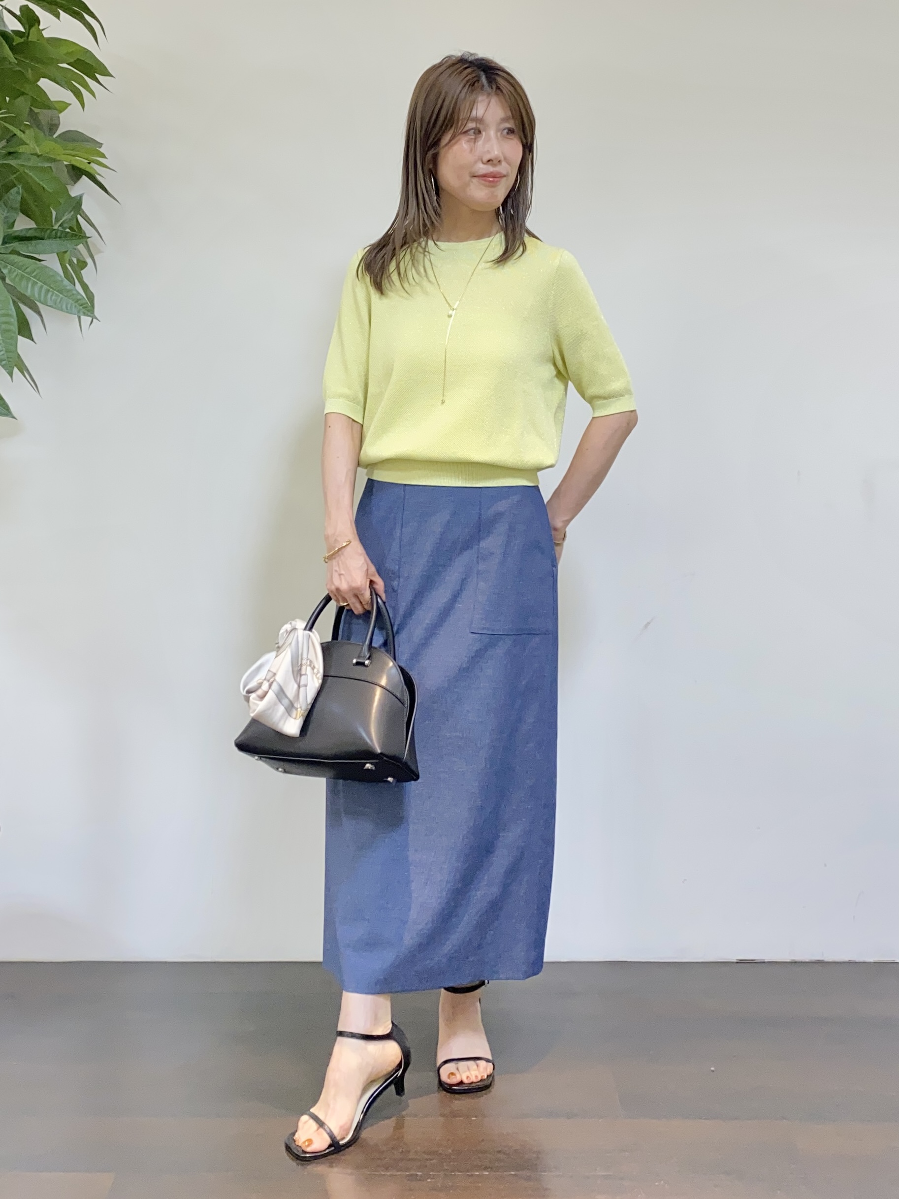 tomoさんの「UNTITLED｜【アンサンブル可】ラメ混クルーネックカーディガン」を使ったコーディネート