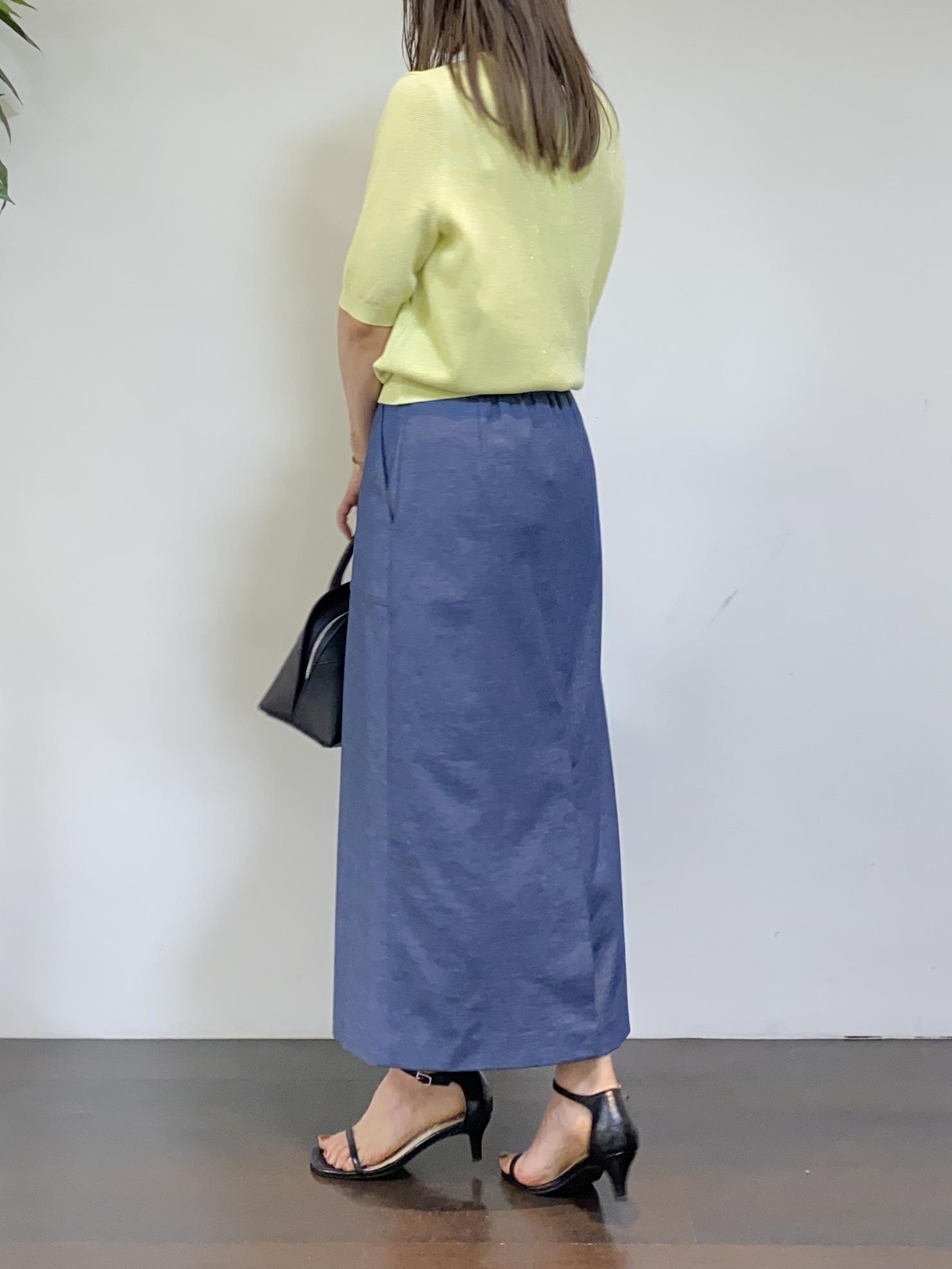 tomoさんの「UNTITLED｜【アンサンブル可】ラメ混クルーネックカーディガン」を使ったコーディネート