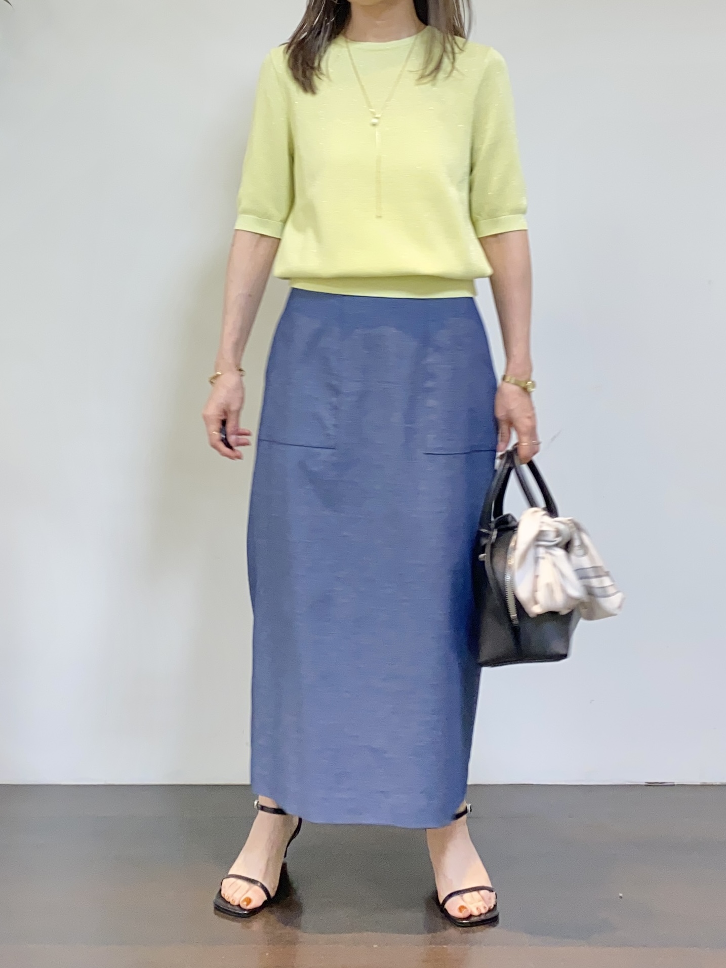 tomoさんの「UNTITLED｜【アンサンブル可】ラメ混クルーネックカーディガン」を使ったコーディネート