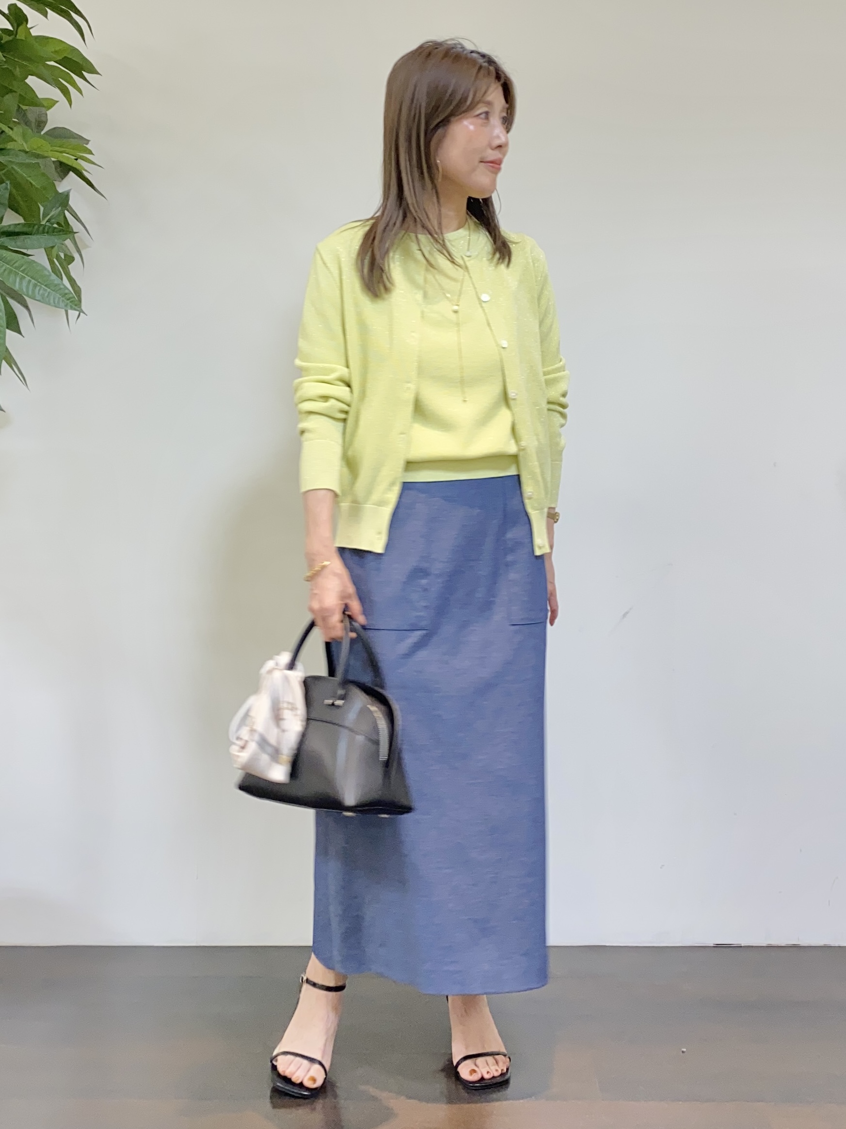 tomoさんの「UNTITLED｜【アンサンブル可】ラメ混クルーネックカーディガン」を使ったコーディネート