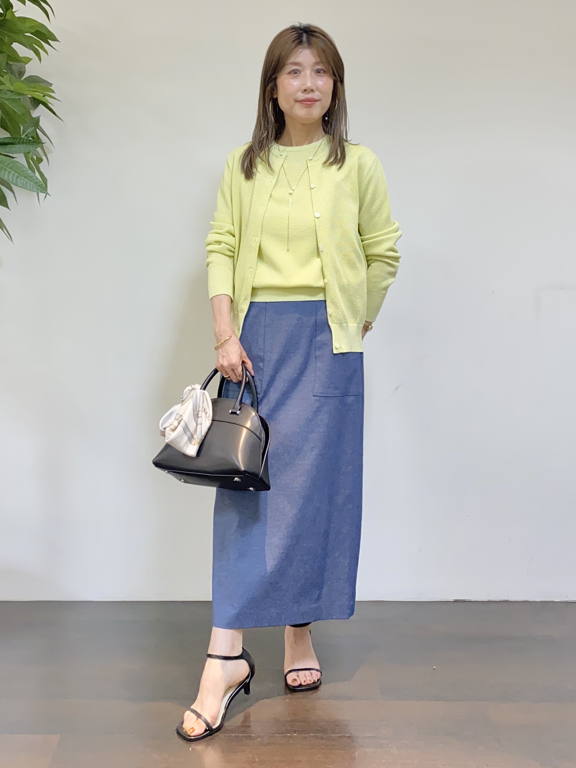 tomoさんの「UNTITLED｜【アンサンブル可】ラメ混クルーネックカーディガン」を使ったコーディネート