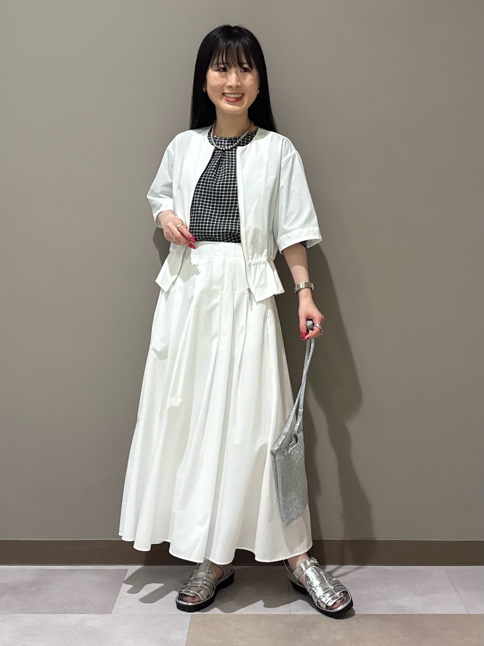 KEIKOさんの「INDIVI｜【UVケア／吸汗速乾】チェック柄タックボリュームスリーブトップス」を使ったコーディネート