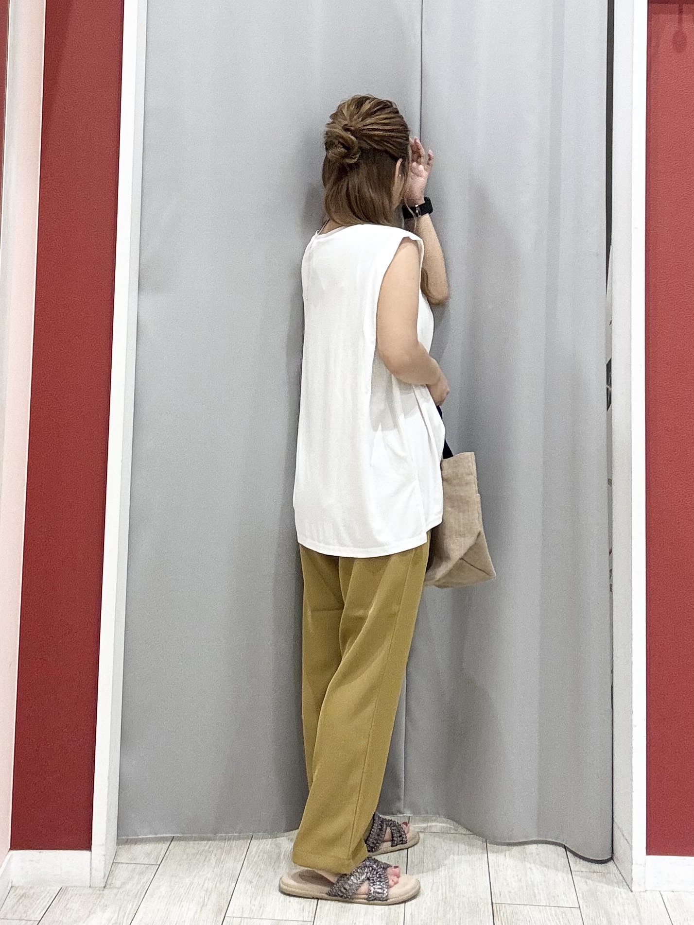 shioさんの「SHOO･LA･RUE｜【UVカット/接触冷感】とろみタックノースリーブトップス」を使ったコーディネート