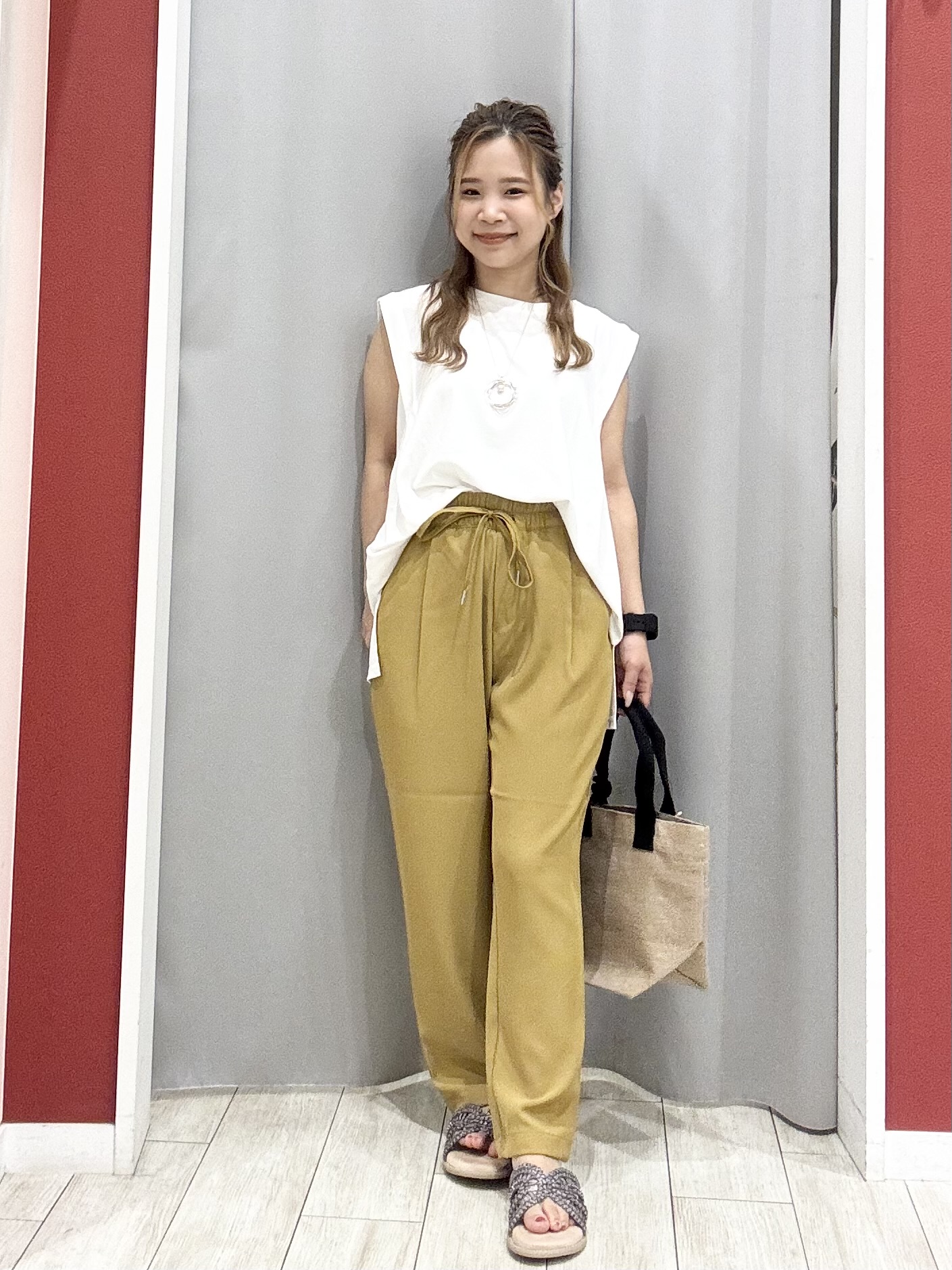shioさんの「SHOO･LA･RUE｜【UVカット/接触冷感】とろみタックノースリーブトップス」を使ったコーディネート