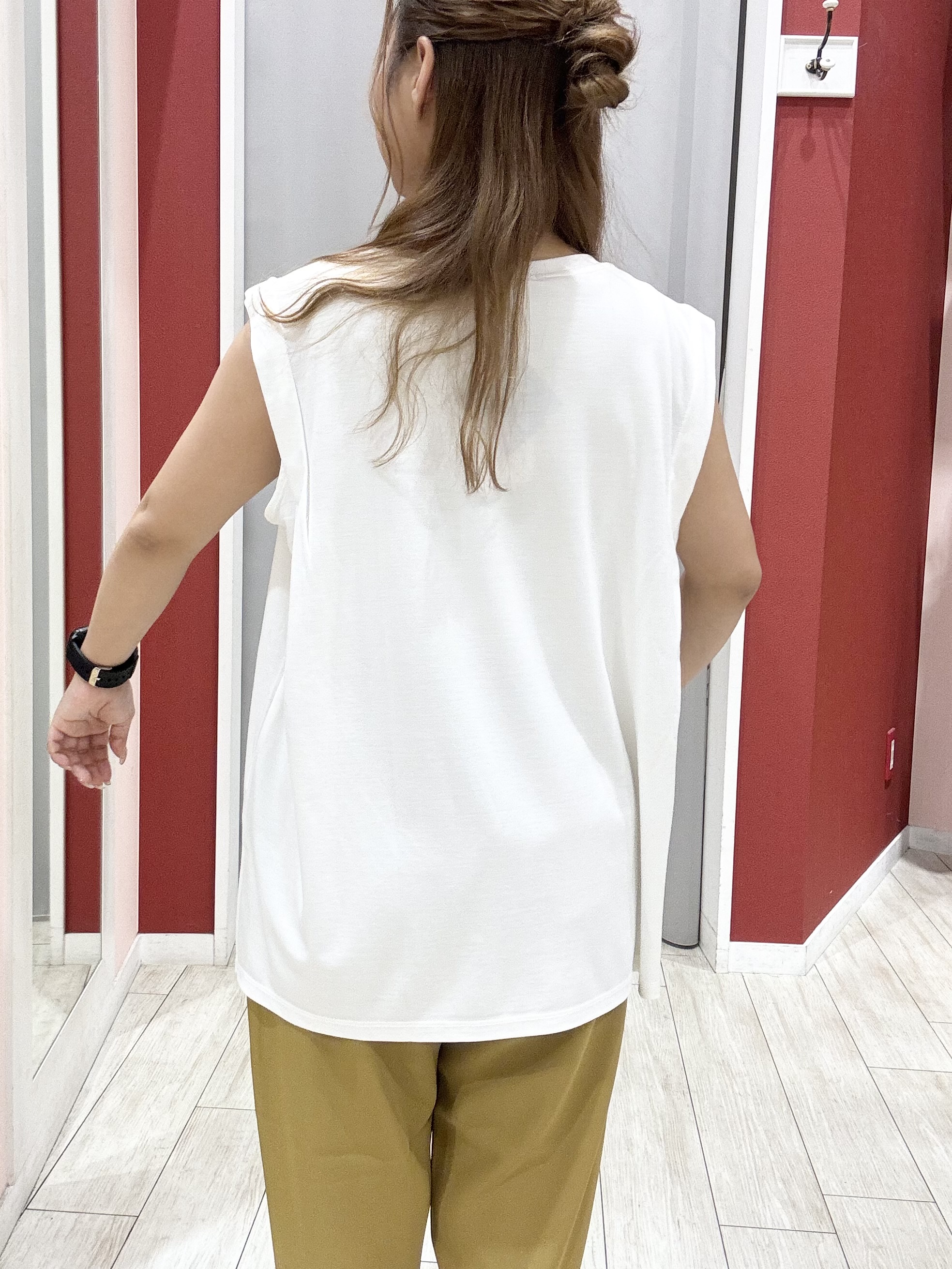 shioさんの「SHOO･LA･RUE｜【UVカット/接触冷感】とろみタックノースリーブトップス」を使ったコーディネート
