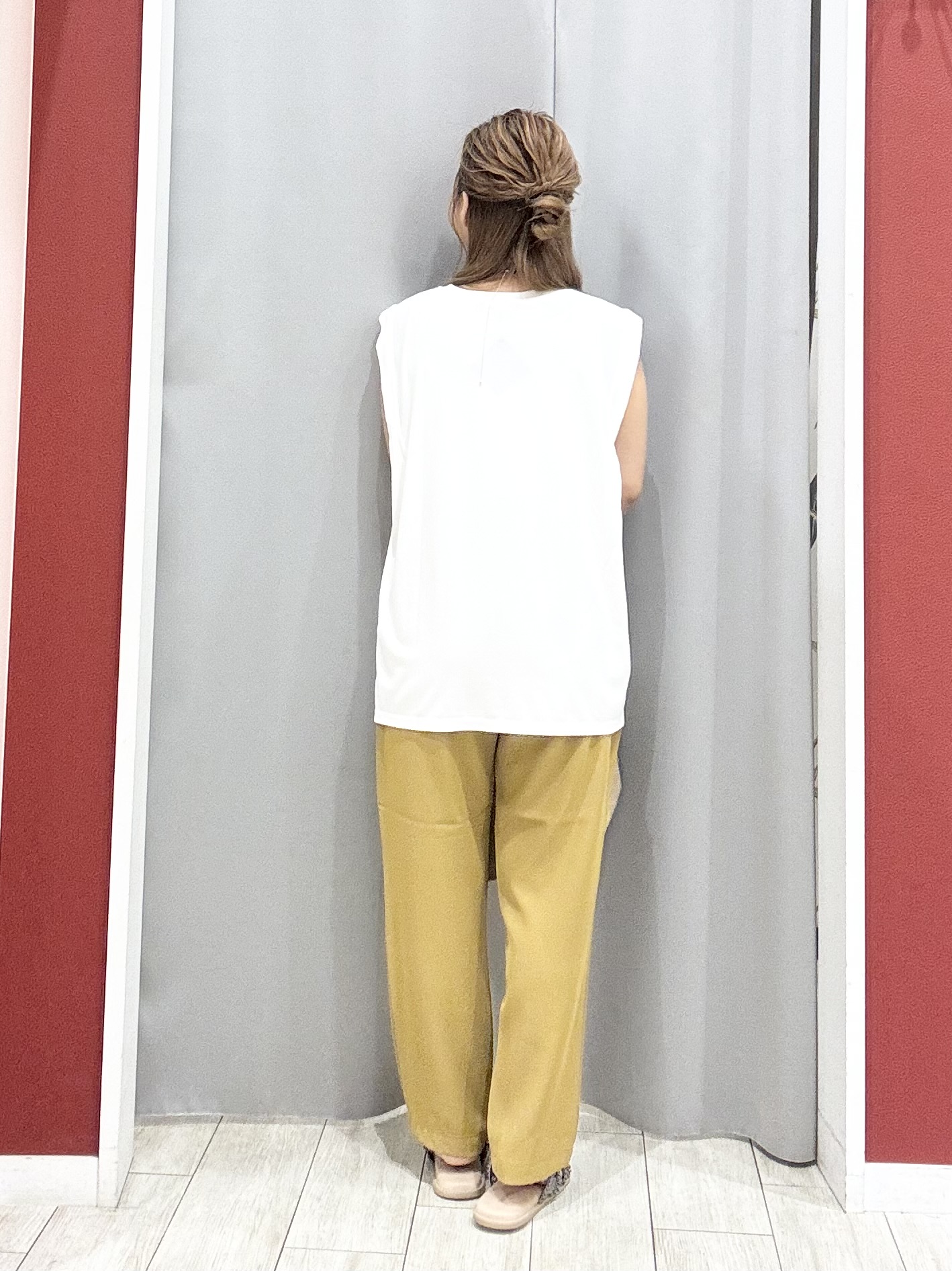 shioさんの「SHOO･LA･RUE｜【UVカット/接触冷感】とろみタックノースリーブトップス」を使ったコーディネート
