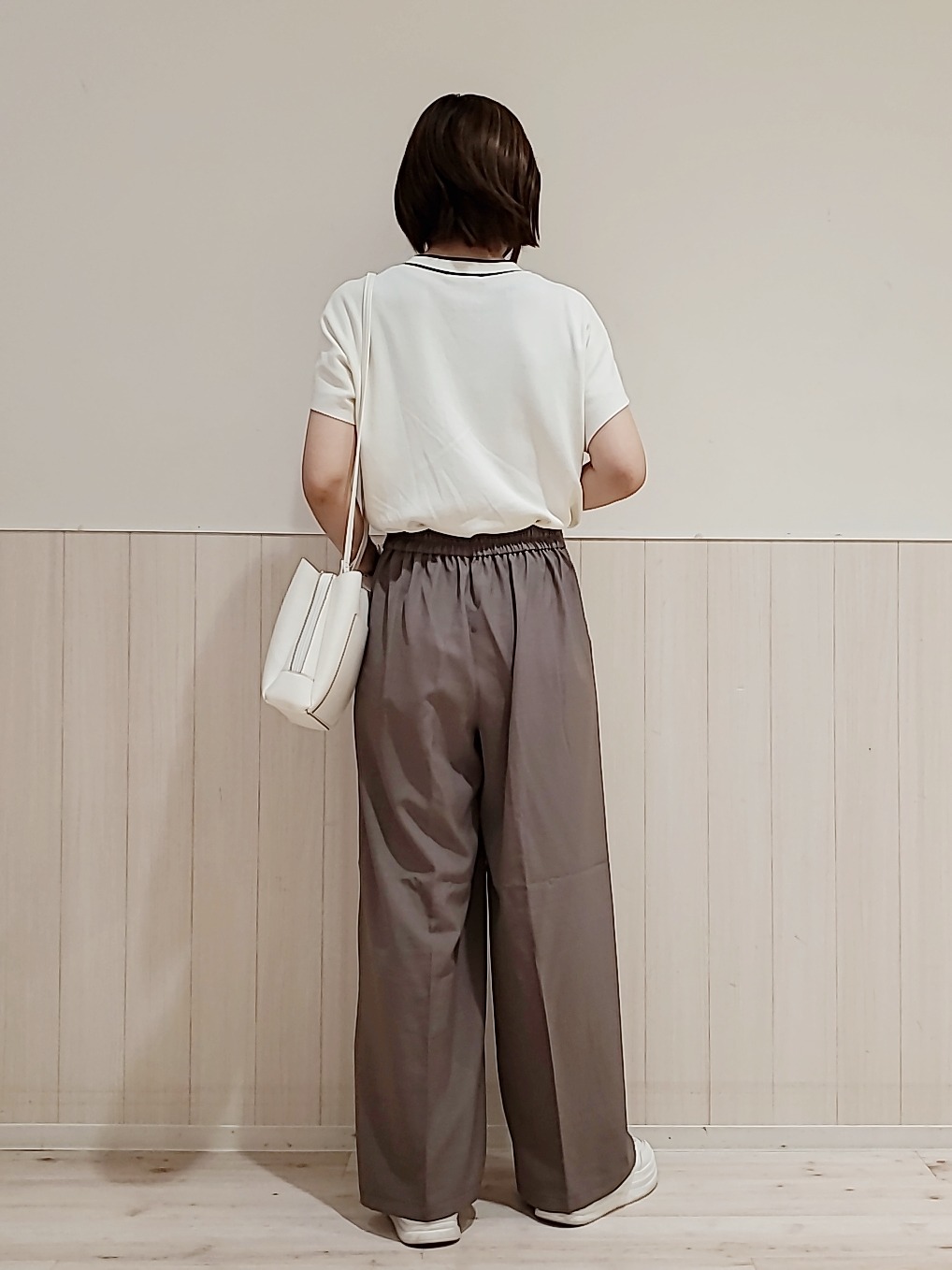 Riさんの「SHOO･LA･RUE｜【毎日洗える/ひんやり/UV/S-LL】 毛玉になりにくい配色ボウタイ半袖ニット」を使ったコーディネート