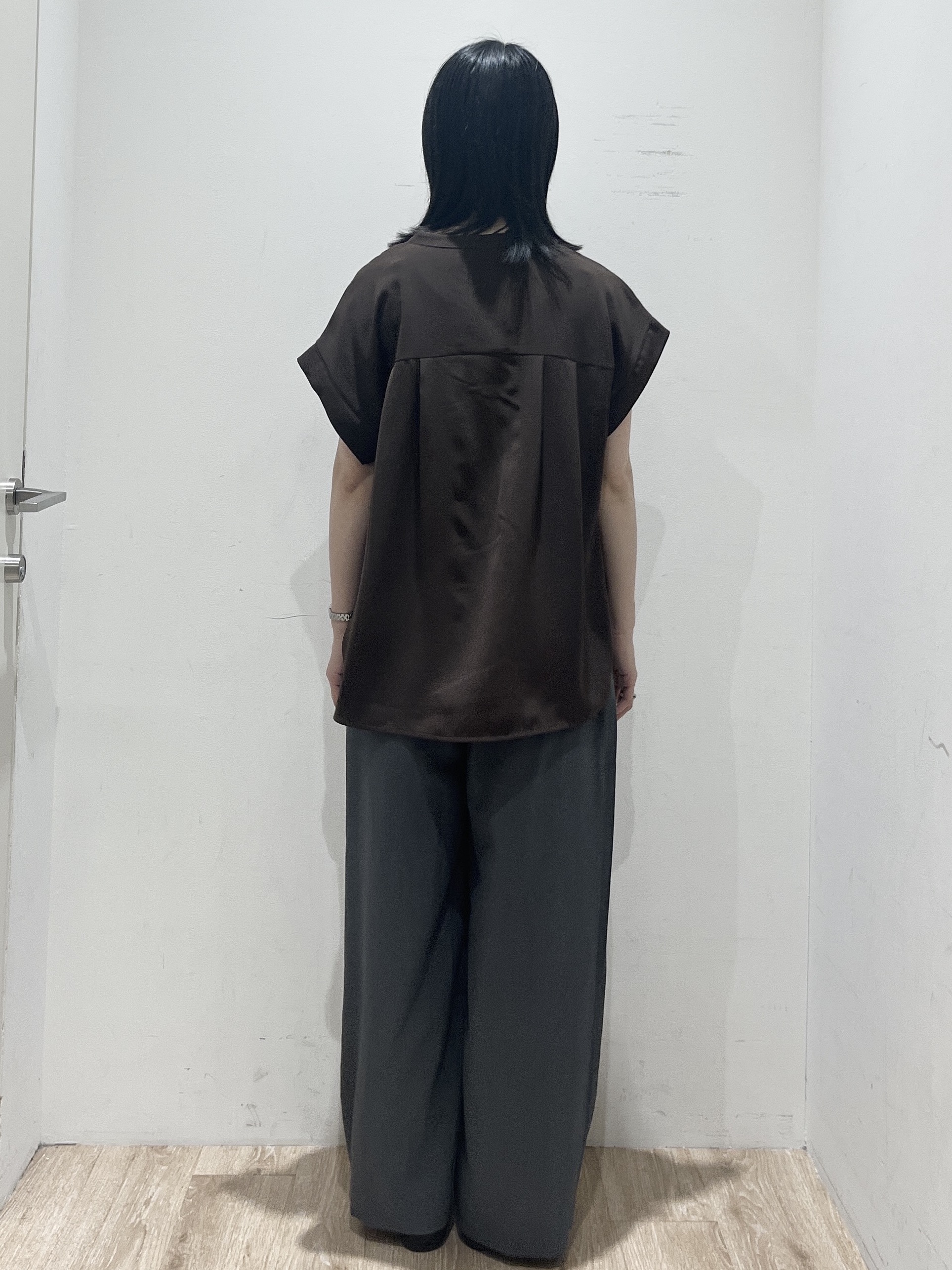 momokoさんの「OPAQUE.CLIP｜【ストレッチ／防シワ／洗濯機OK】スキッパーブラウス《SS～LL／5col／セットアップ可》」を使ったコーディネート