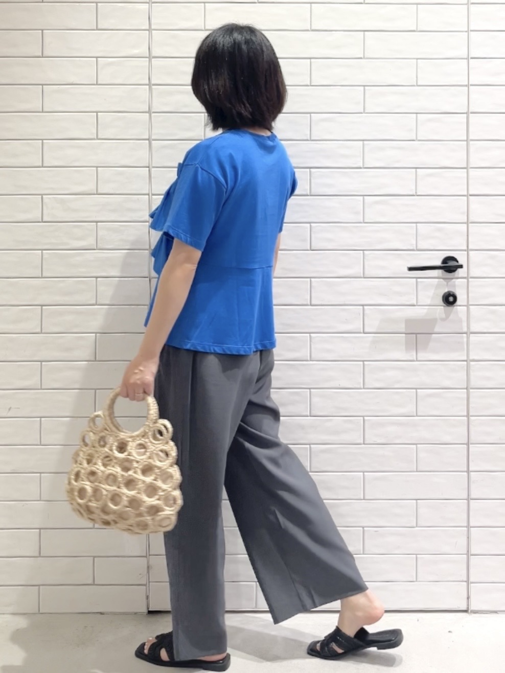しおりさんの「OPAQUE.CLIP｜【接触冷感】アシメフリルドッキングカットソー《洗濯機OK》」を使ったコーディネート