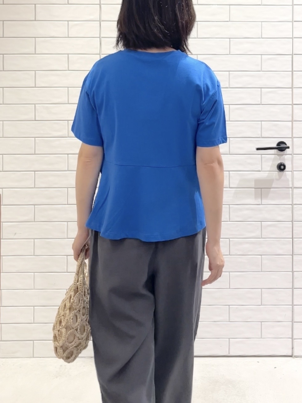 しおりさんの「OPAQUE.CLIP｜【接触冷感】アシメフリルドッキングカットソー《洗濯機OK》」を使ったコーディネート