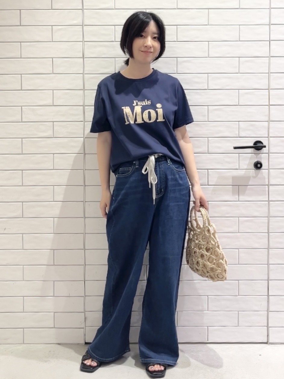 しおりさんの「OPAQUE.CLIP｜アソートロゴTシャツ【洗濯機OK】」を使ったコーディネート