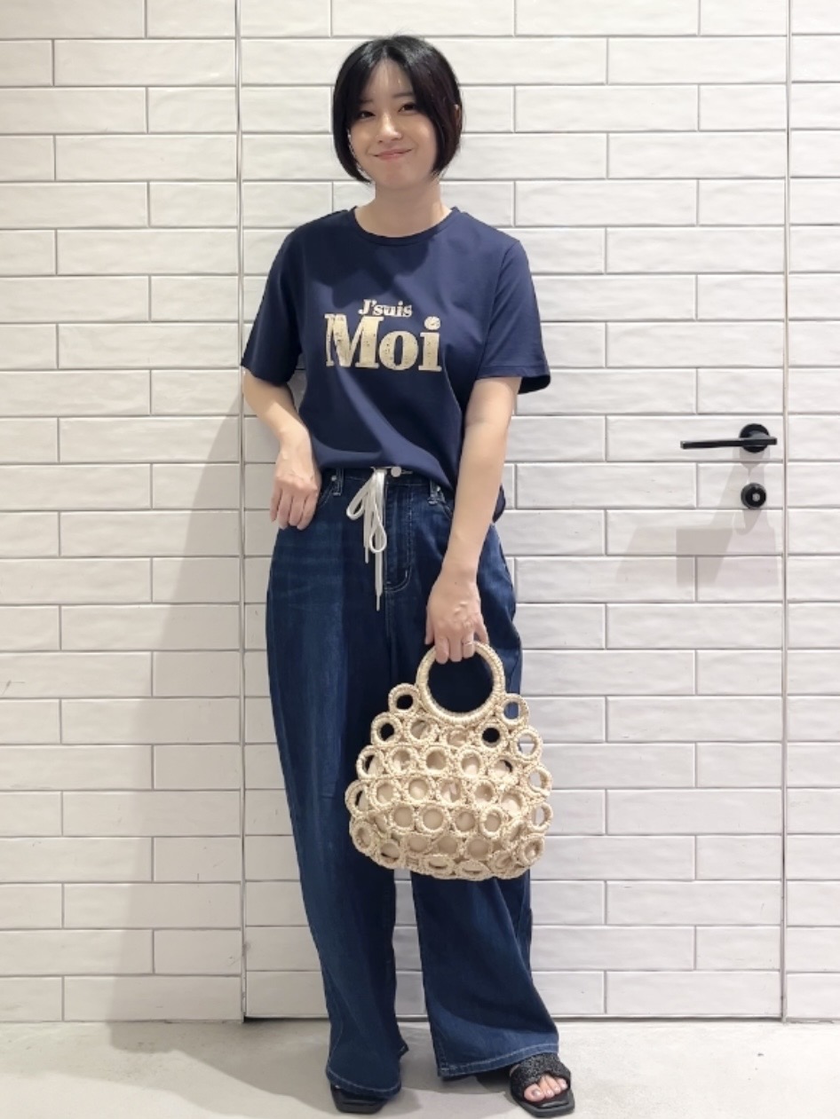 しおりさんの「OPAQUE.CLIP｜アソートロゴTシャツ【洗濯機OK】」を使ったコーディネート