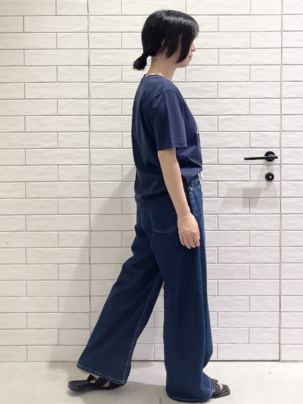 しおりさんの「OPAQUE.CLIP｜アソートロゴTシャツ【洗濯機OK】」を使ったコーディネート