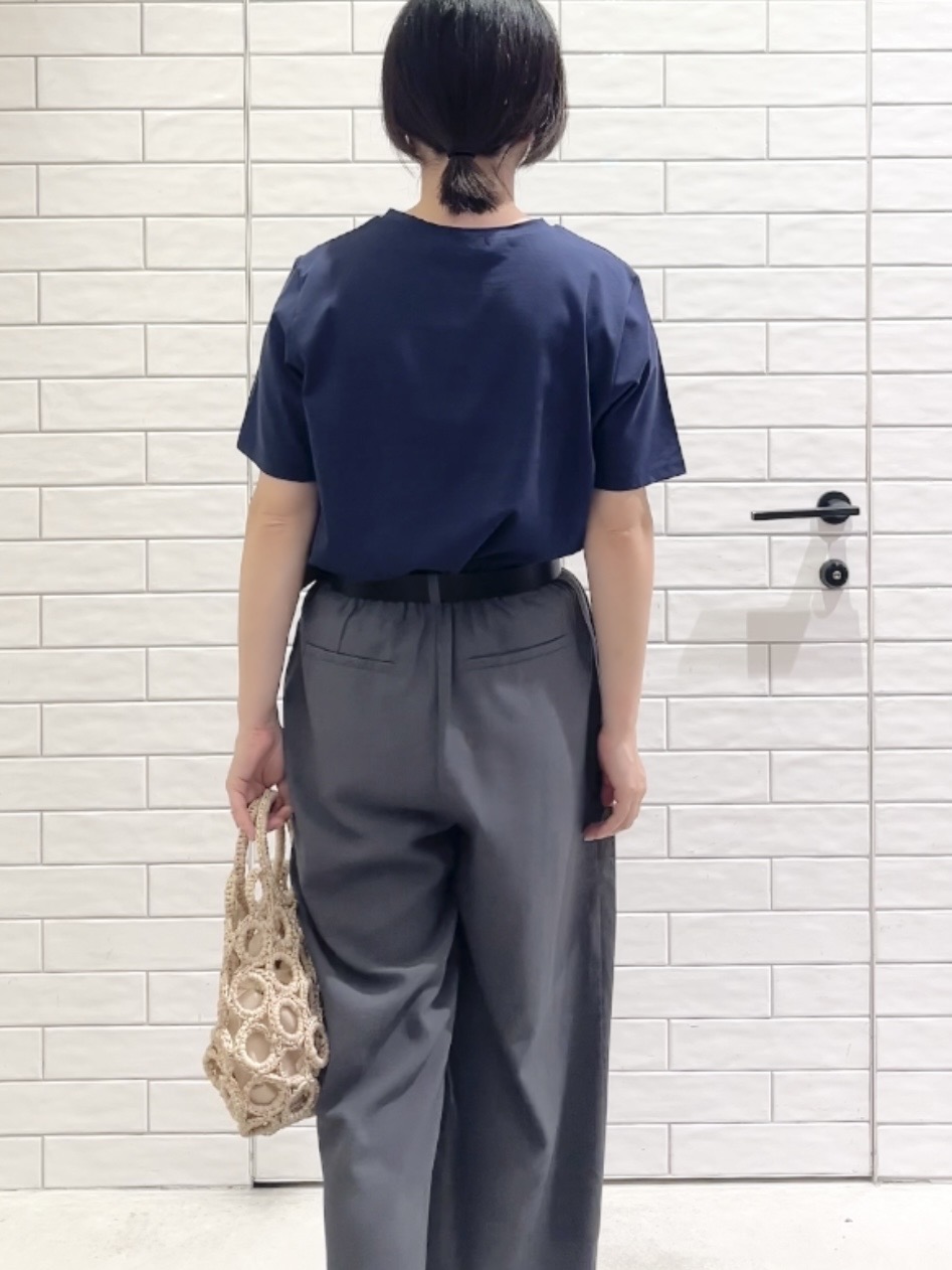 しおりさんの「OPAQUE.CLIP｜アソートロゴTシャツ【洗濯機OK】」を使ったコーディネート
