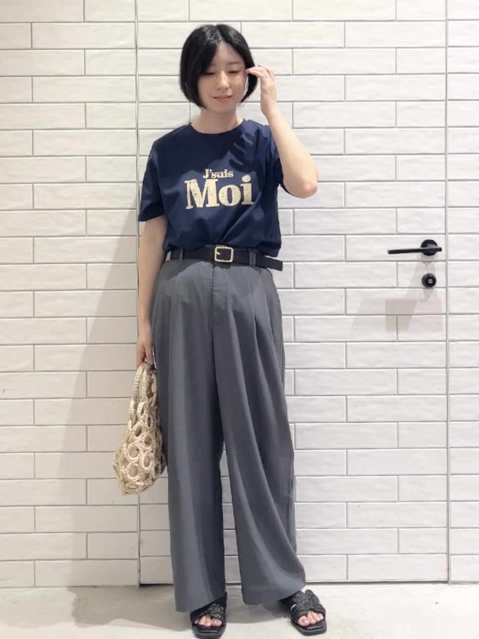 しおりさんの「OPAQUE.CLIP｜アソートロゴTシャツ【洗濯機OK】」を使ったコーディネート