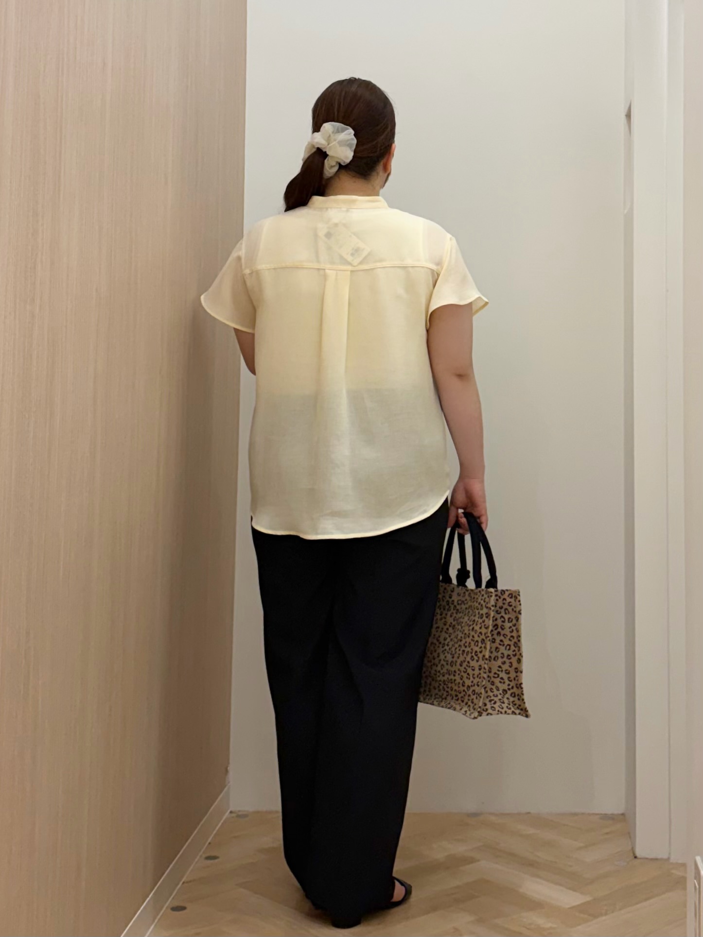 akariさんの「grove｜【洗濯機OK・ひんやり/SETUP可】シワになりにくい、フレアスリーブブラウス」を使ったコーディネート