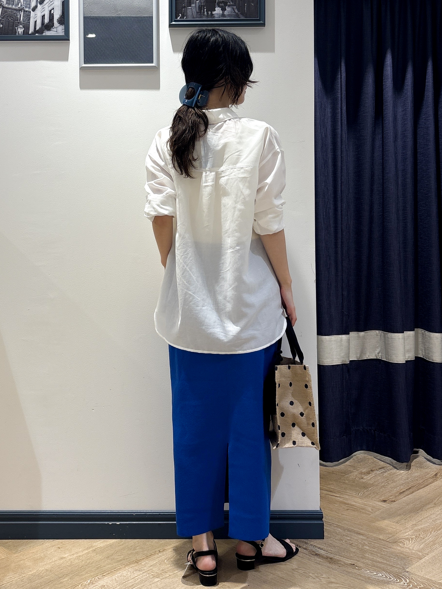 ayakaさんの「grove｜【洗濯機OK・ひんやり】朝晩の気温差に◎軽やかシアーシャツ」を使ったコーディネート
