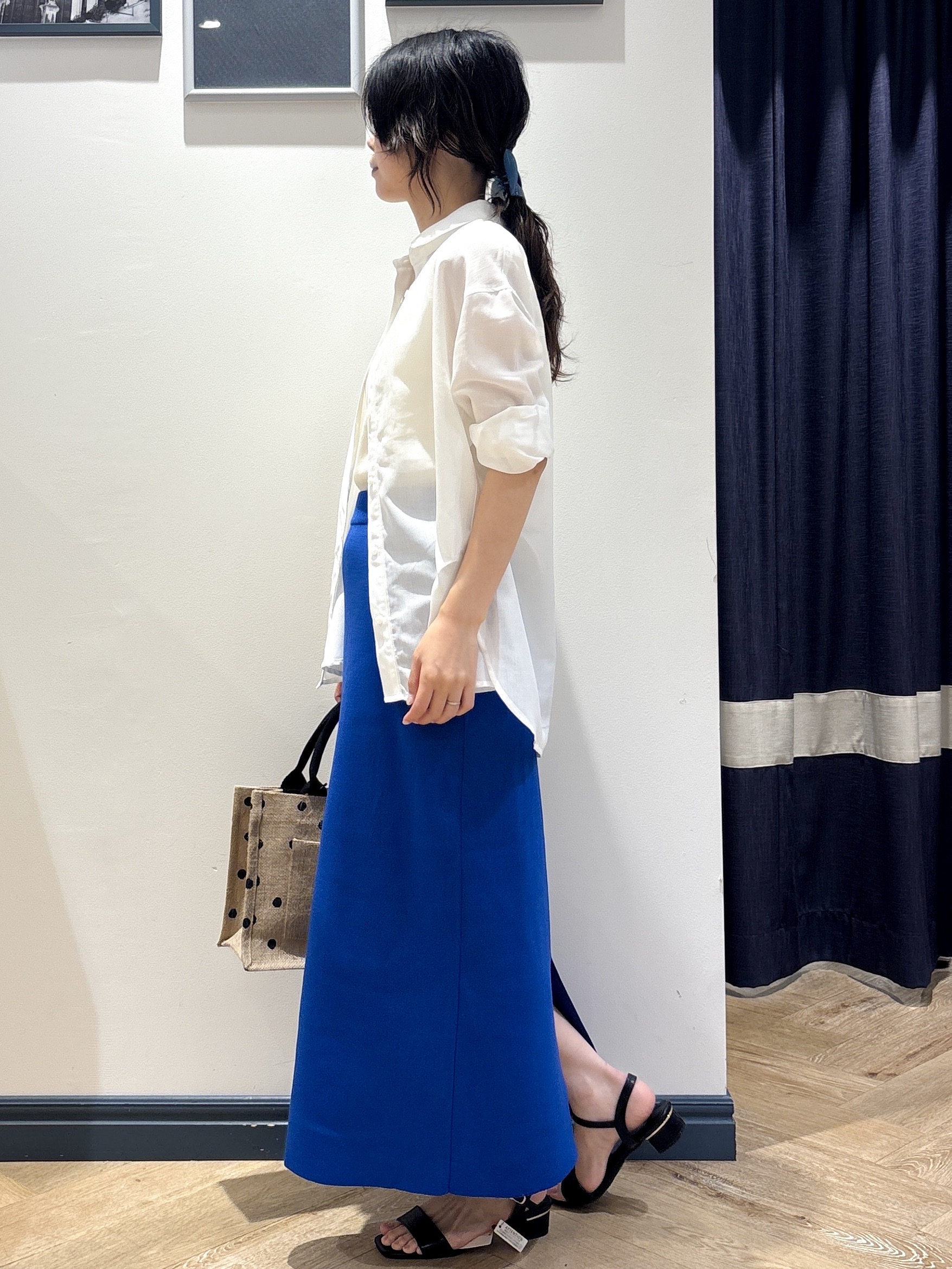 ayakaさんの「grove｜【洗濯機OK・ひんやり】朝晩の気温差に◎軽やかシアーシャツ」を使ったコーディネート