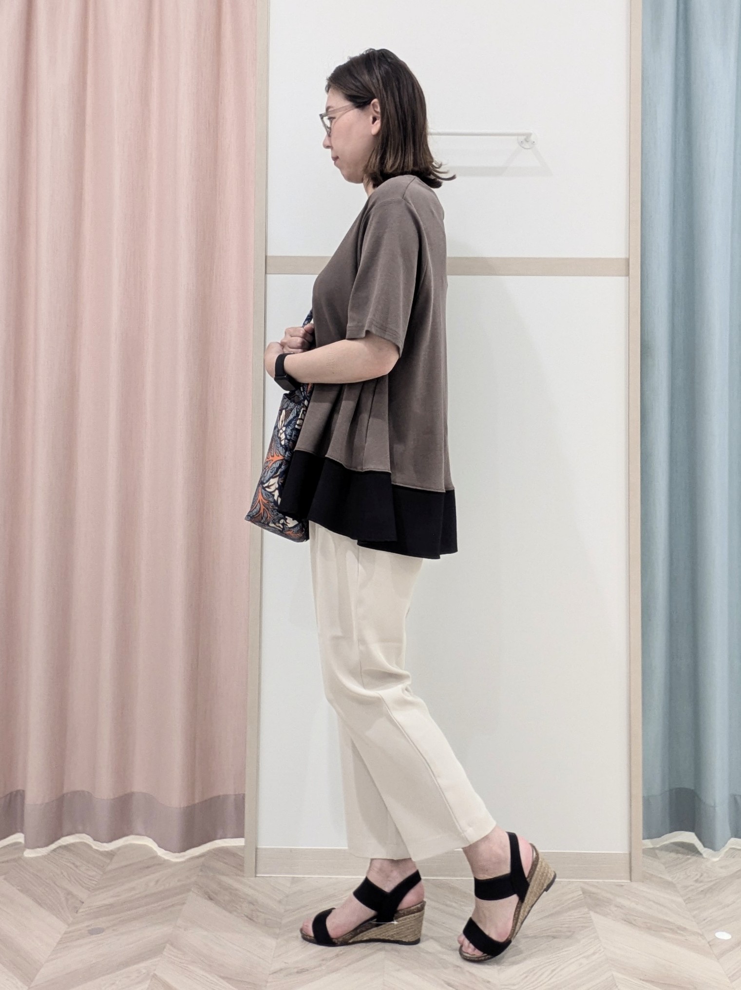 miyuさんの「SHOO･LA･RUE｜【ひんやり/S-LL/体型カバー】ペプラムフリルとゴールドパーツが女性らしい UVパーカ」を使ったコーディネート
