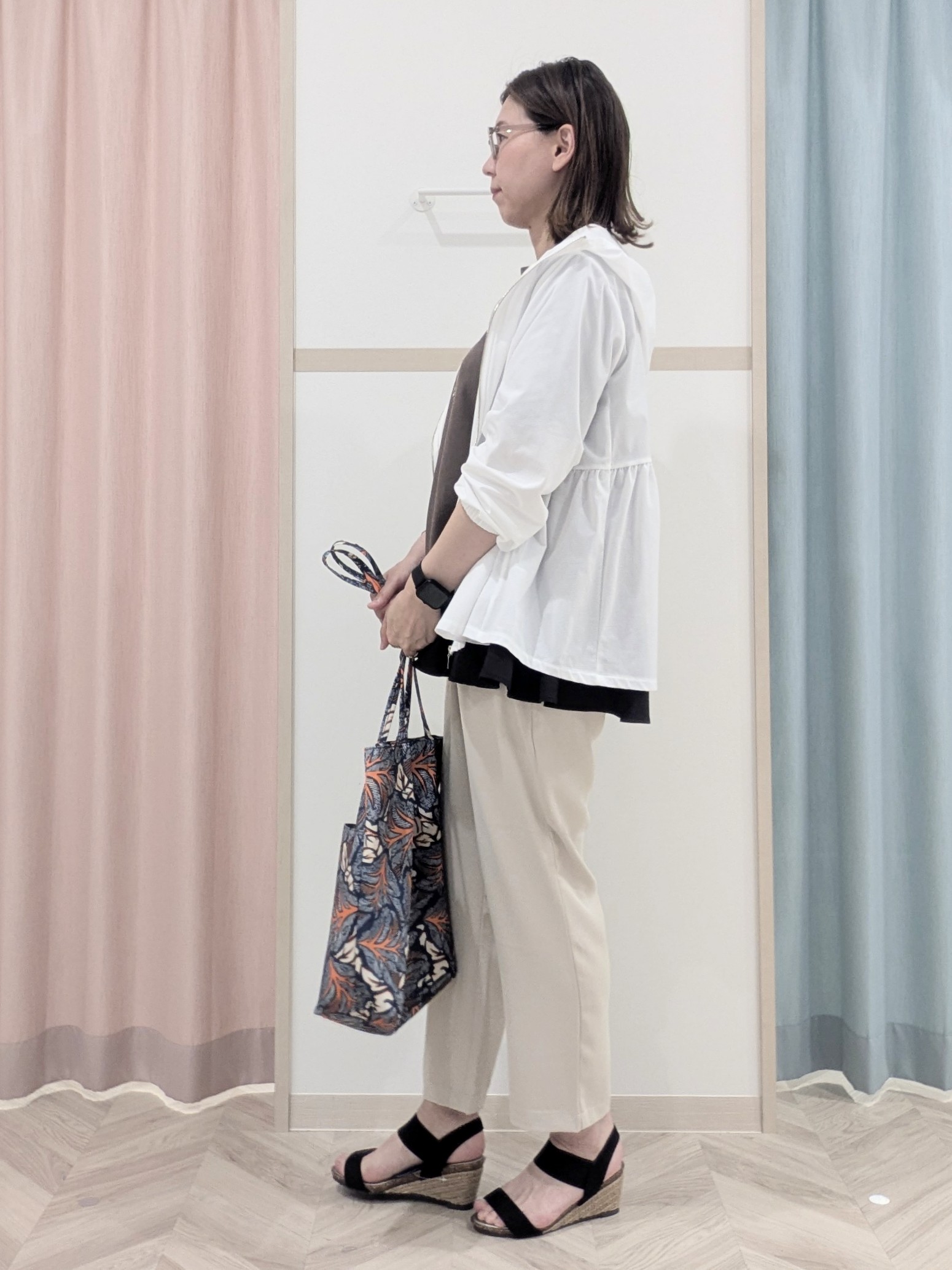 miyuさんの「SHOO･LA･RUE｜【ひんやり/S-LL/体型カバー】ペプラムフリルとゴールドパーツが女性らしい UVパーカ」を使ったコーディネート