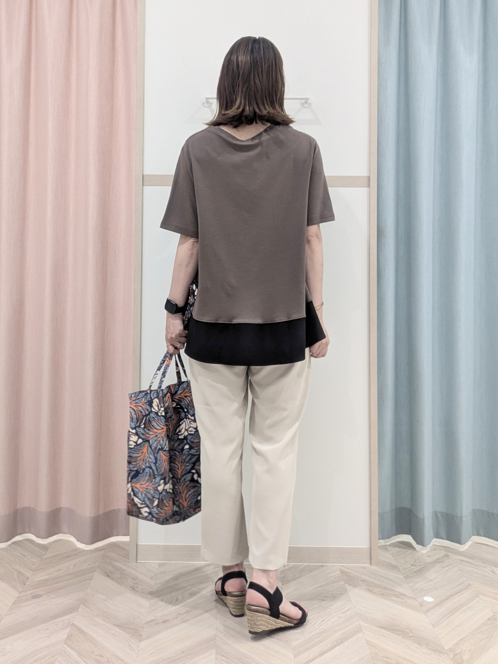miyuさんの「SHOO･LA･RUE｜【ひんやり/S-LL/体型カバー】ペプラムフリルとゴールドパーツが女性らしい UVパーカ」を使ったコーディネート