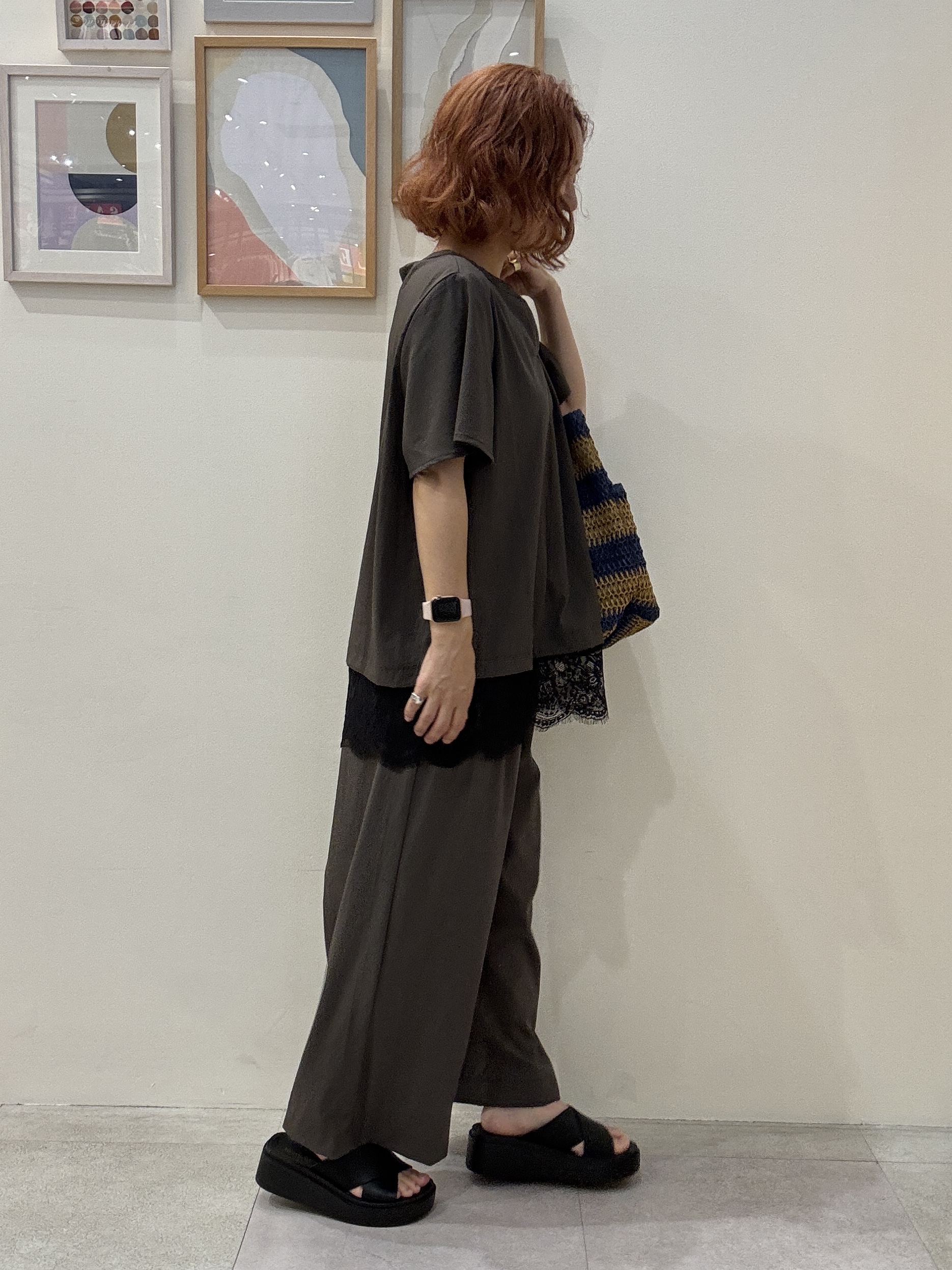 たけぴさんの「SHOO･LA･RUE｜【S-LL/洗濯機可】軽凛(かろりん)ひんやり スキッパー裾レースブラウス」を使ったコーディネート