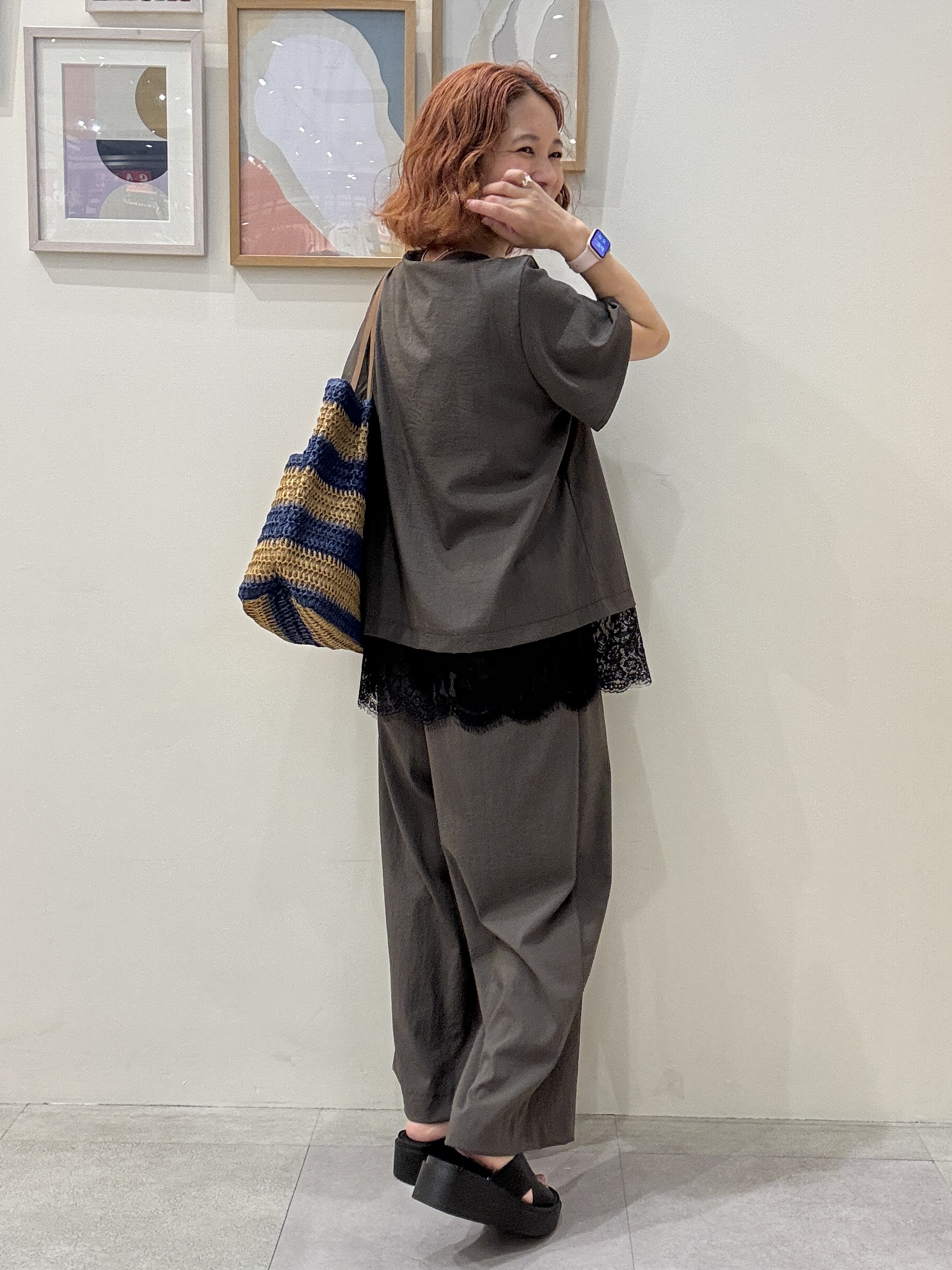 たけぴさんの「SHOO･LA･RUE｜【S-LL/洗濯機可】軽凛(かろりん)ひんやり スキッパー裾レースブラウス」を使ったコーディネート