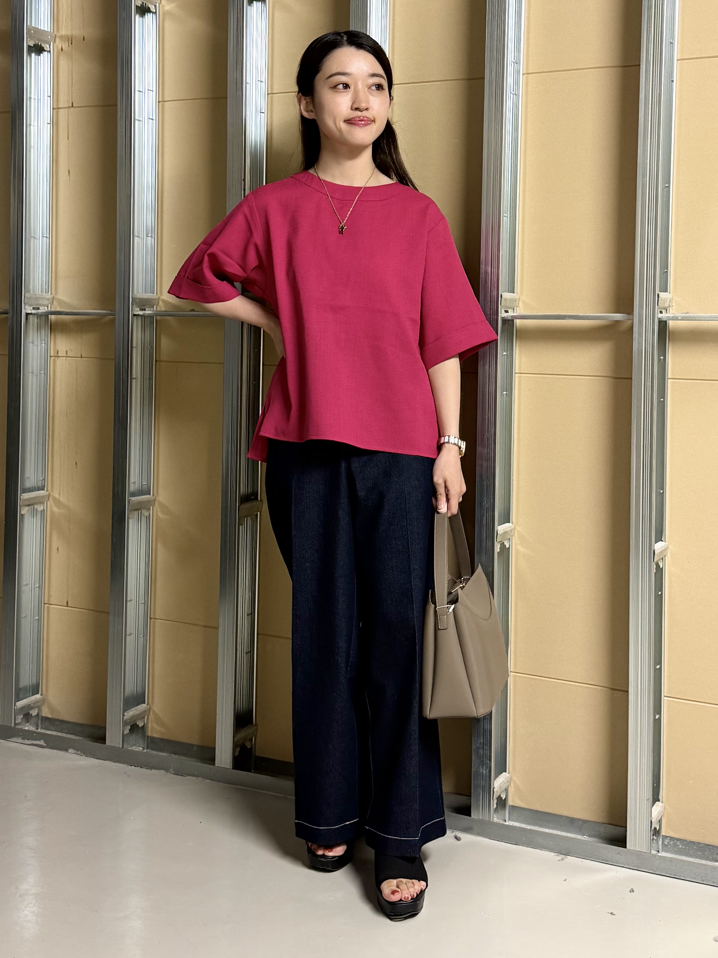 sahoさんの「THE SHOP TK｜【M-XL/二の腕カバー】さらり麻調メッシュ5分袖ブラウス」を使ったコーディネート