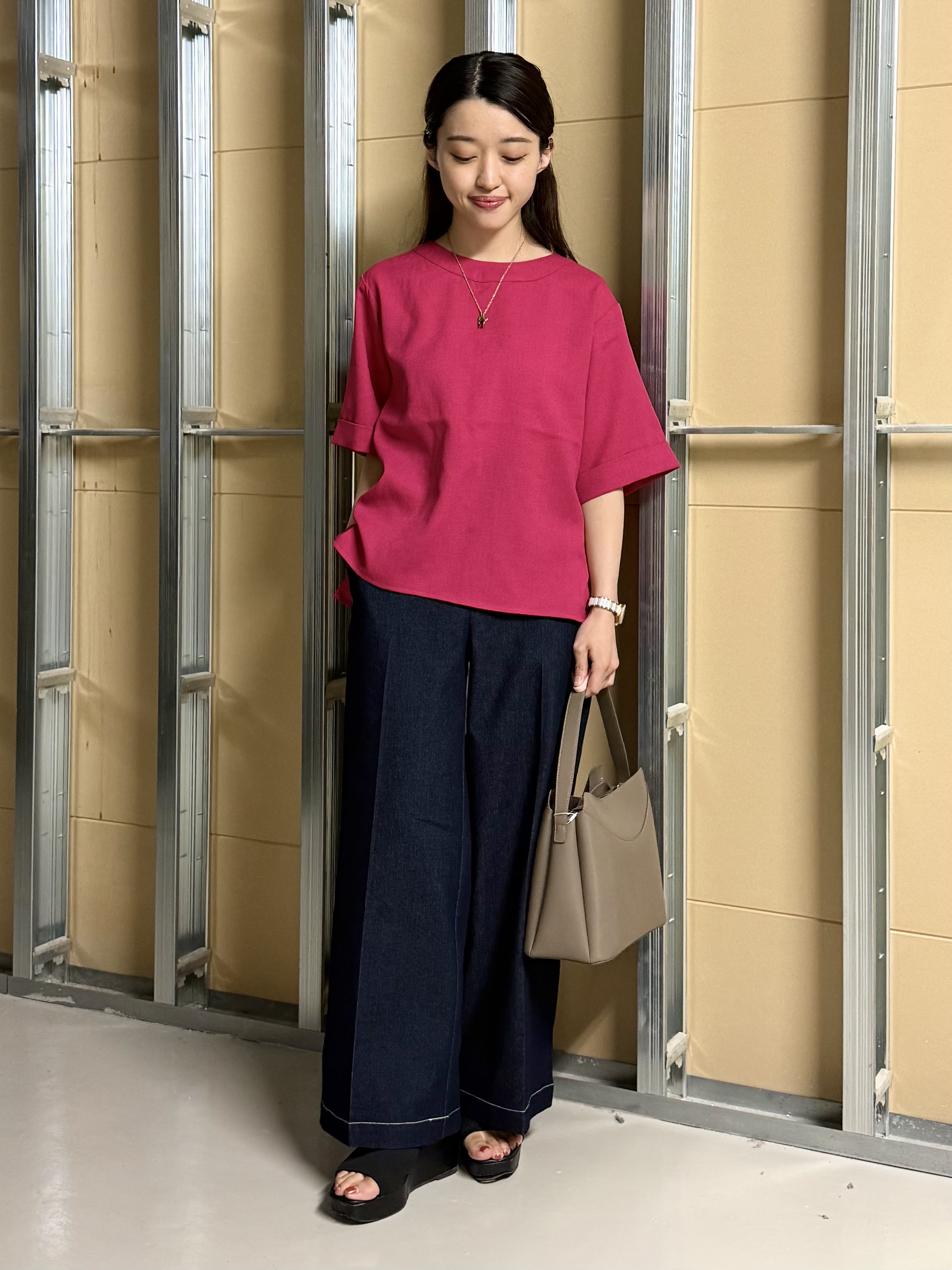 sahoさんの「THE SHOP TK｜【M-XL/二の腕カバー】さらり麻調メッシュ5分袖ブラウス」を使ったコーディネート