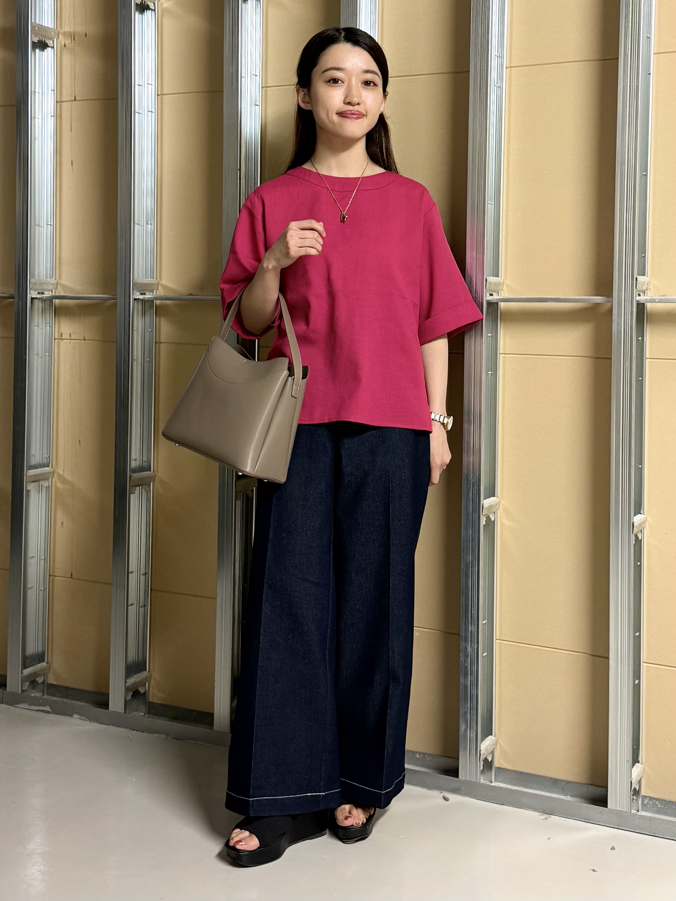 sahoさんの「THE SHOP TK｜【M-XL/二の腕カバー】さらり麻調メッシュ5分袖ブラウス」を使ったコーディネート