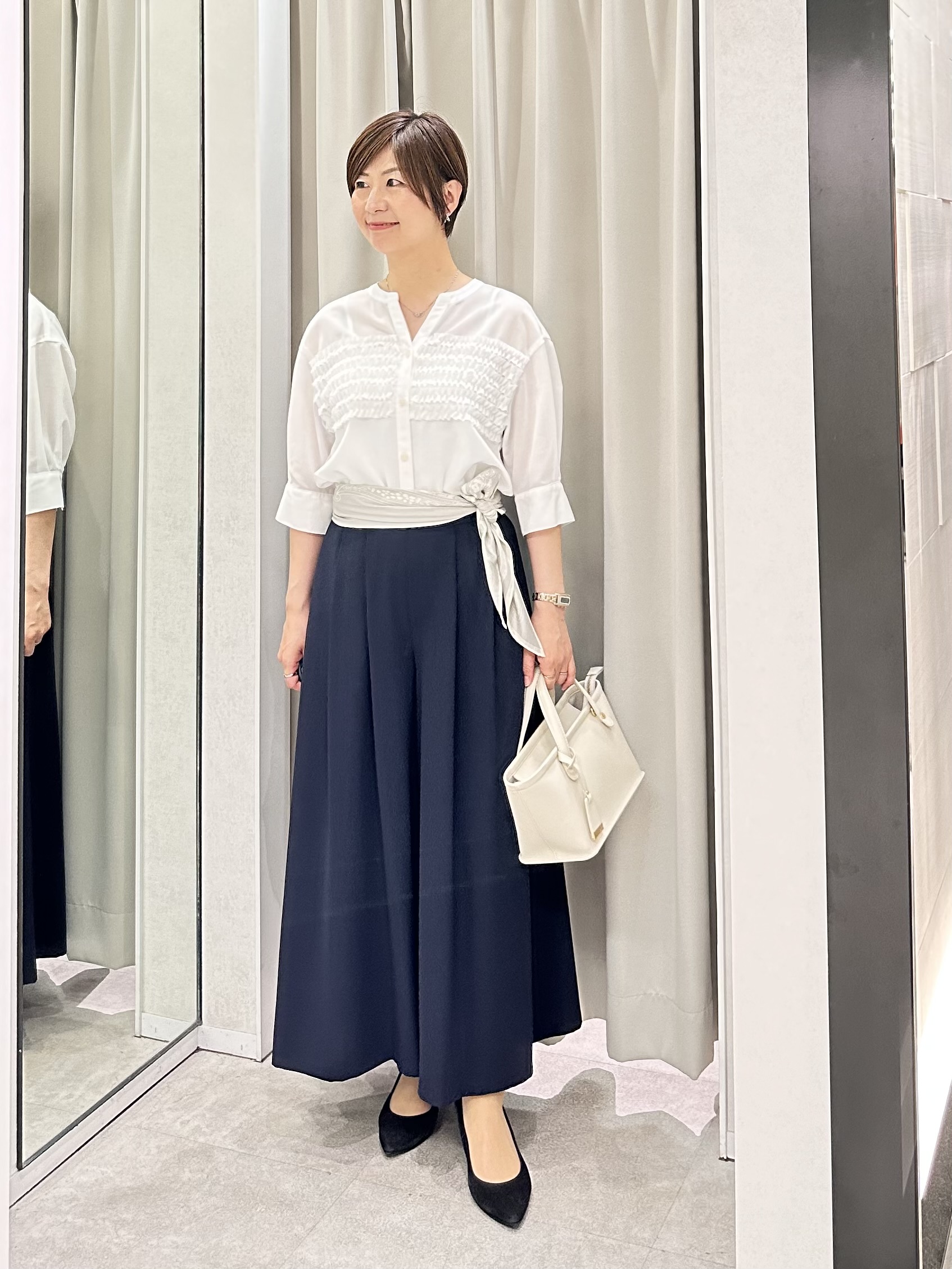 みなこさんの「UNTITLED｜【接触冷感/通気性/洗える】フロントフリルブラウス」を使ったコーディネート
