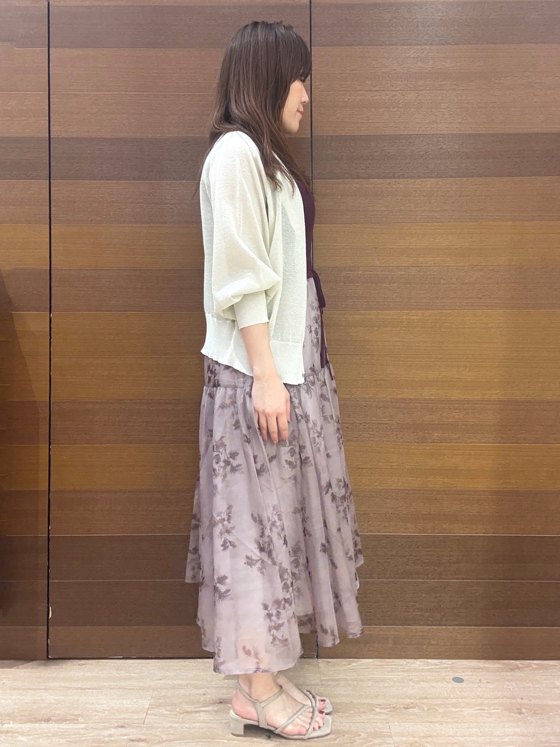 maichiさんの「OPAQUE.CLIP｜【接触冷感】シアーラメドルマンショートカーディガン《洗濯機OK》」を使ったコーディネート