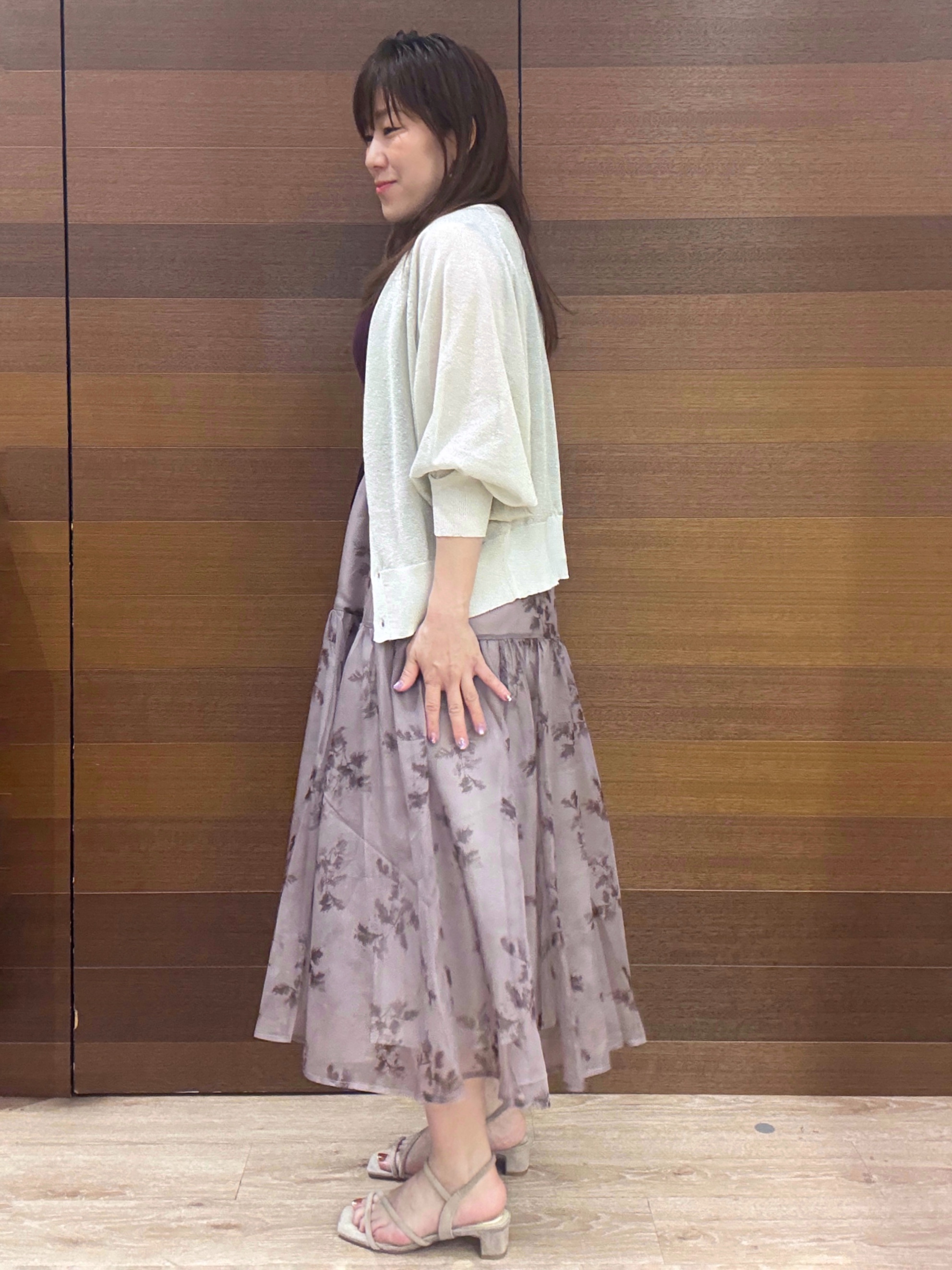 maichiさんの「OPAQUE.CLIP｜【接触冷感】シアーラメドルマンショートカーディガン《洗濯機OK》」を使ったコーディネート