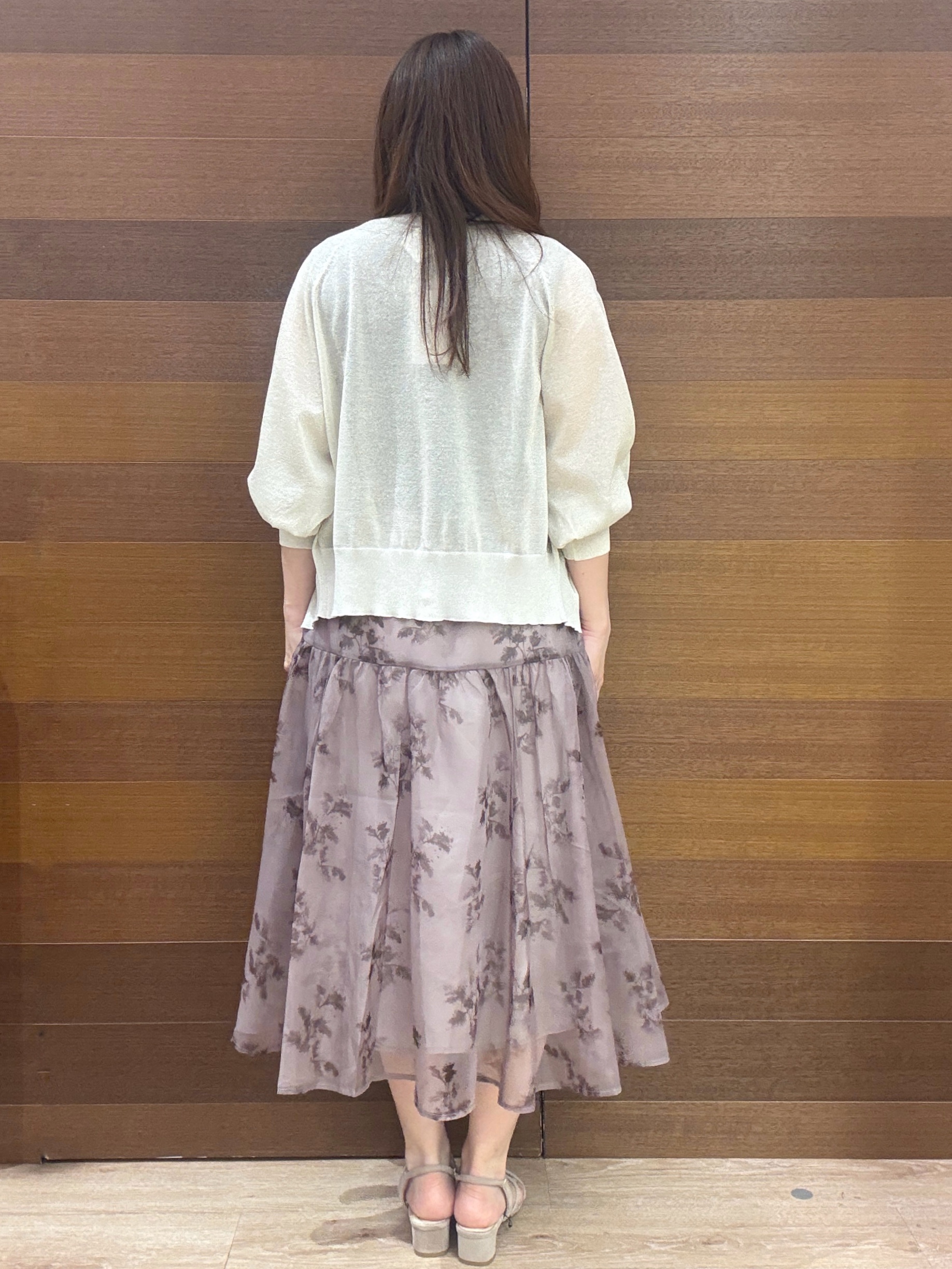 maichiさんの「OPAQUE.CLIP｜【接触冷感】シアーラメドルマンショートカーディガン《洗濯機OK》」を使ったコーディネート