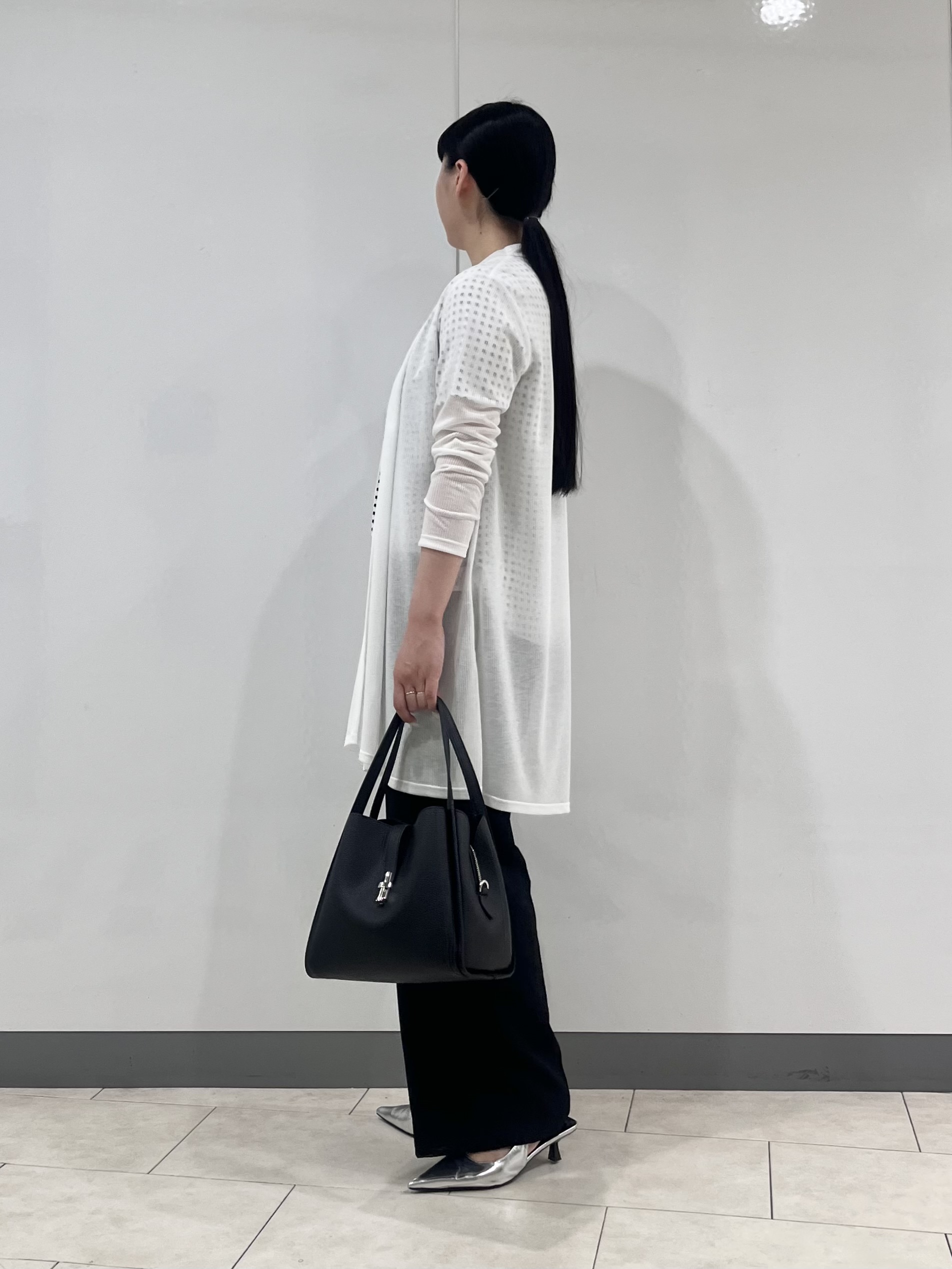 hasuさんの「INDIVI｜【洗える／アンサンブル可能】シアースストライプカーディガン」を使ったコーディネート