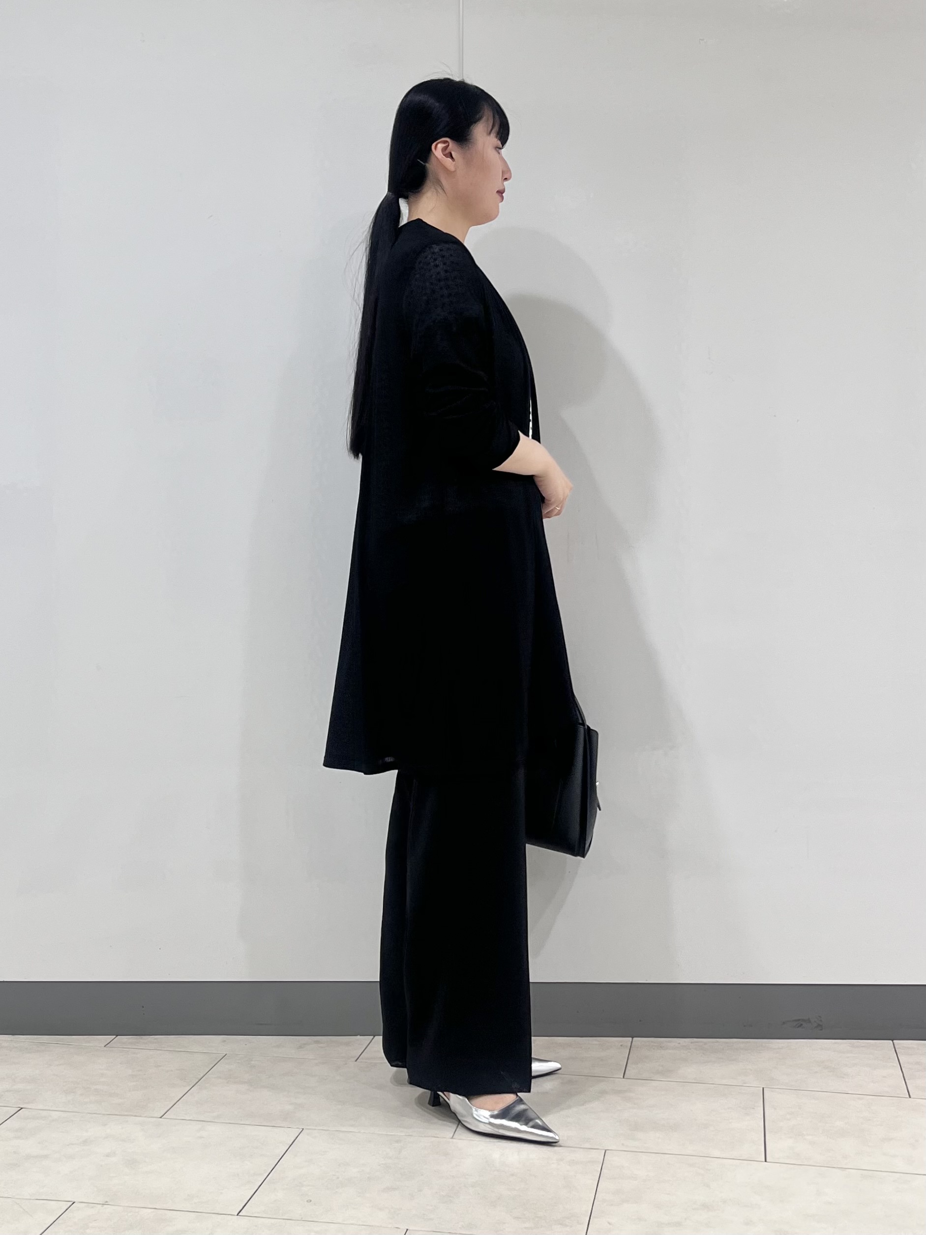 hasuさんの「INDIVI｜【洗える／アンサンブル可能】シアースストライプカーディガン」を使ったコーディネート