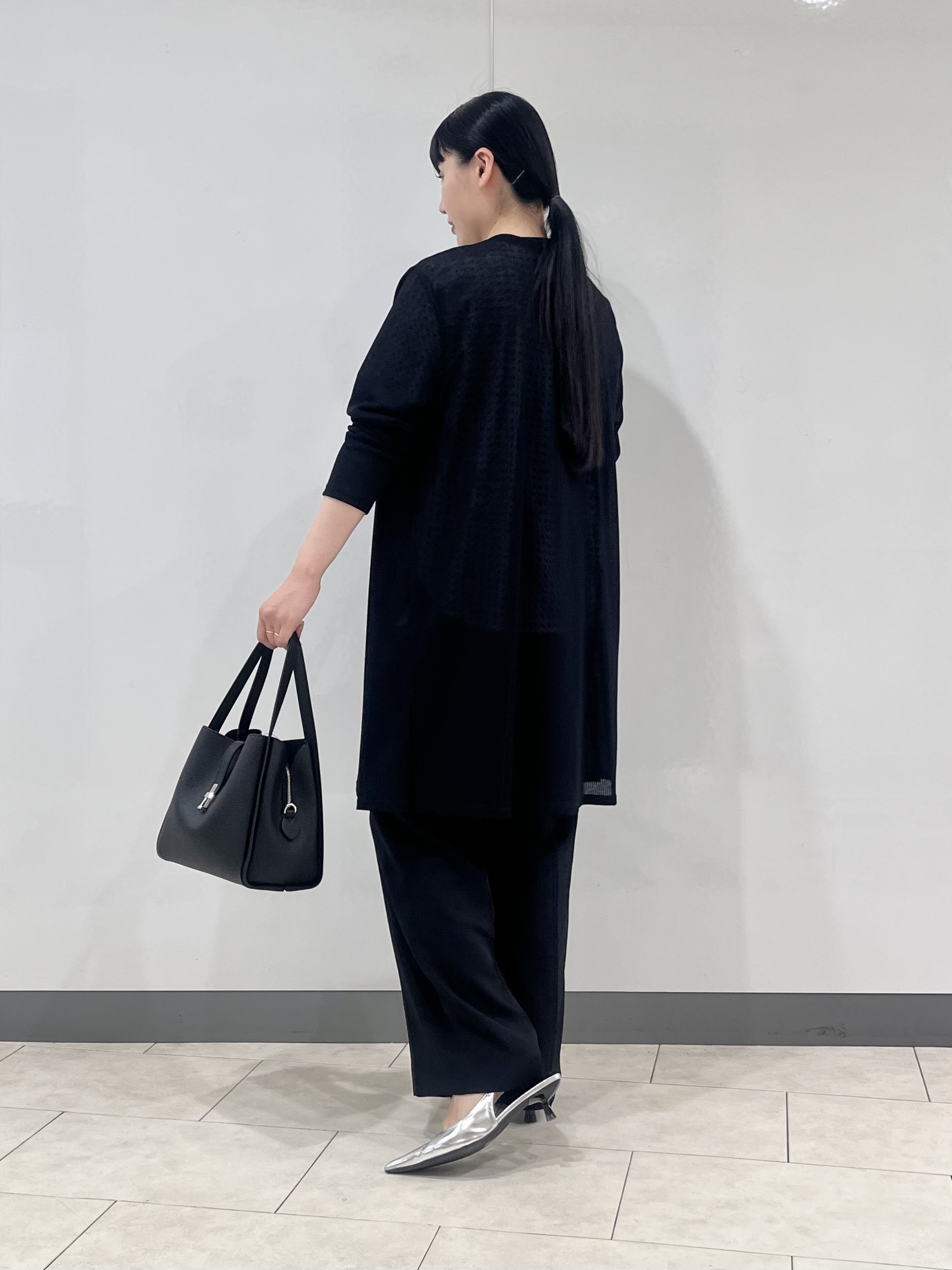 hasuさんの「INDIVI｜【洗える／アンサンブル可能】シアースストライプカーディガン」を使ったコーディネート