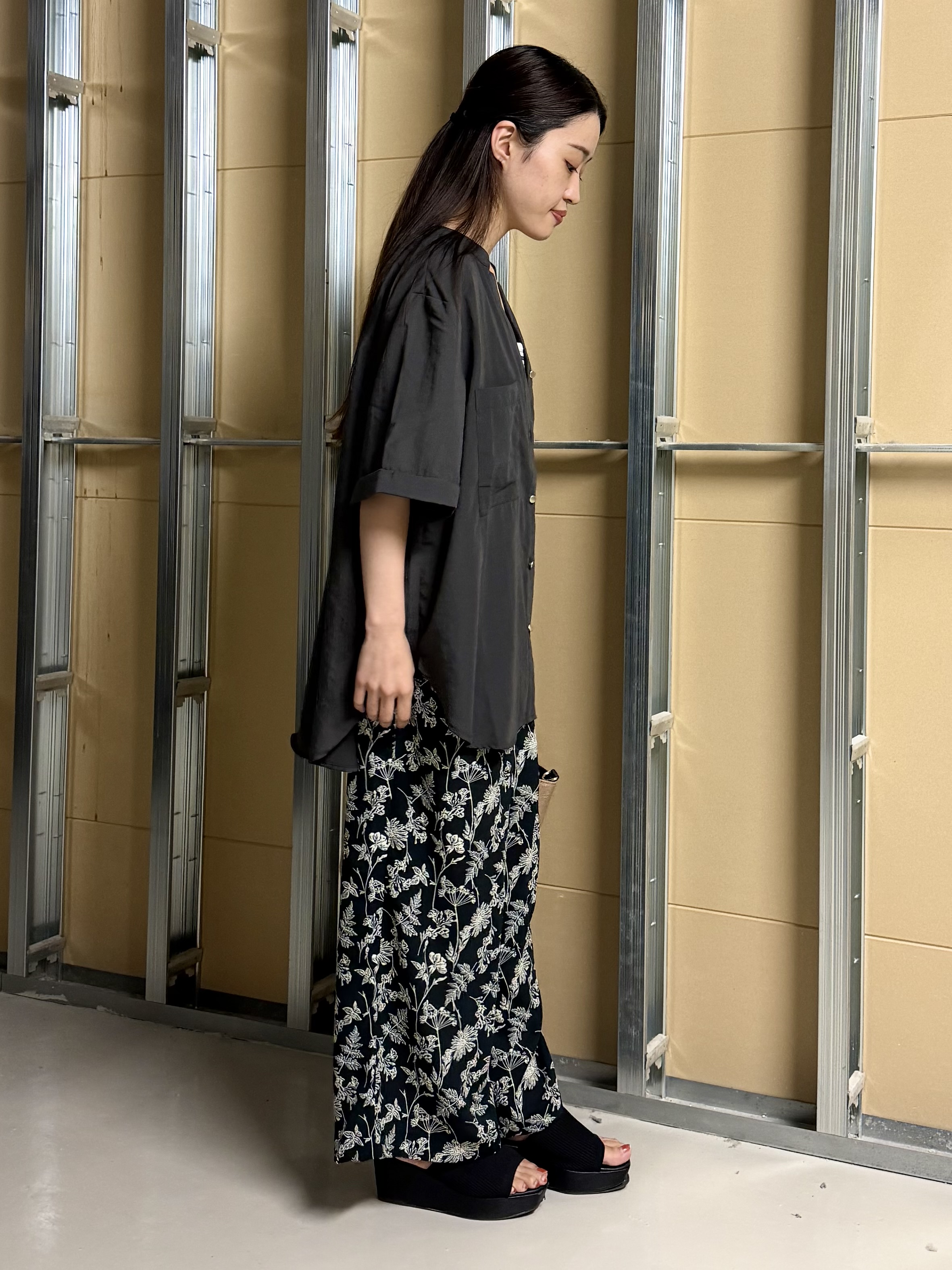 sahoさんの「THE SHOP TK｜【M-XL/刻みネックですっきり見え】Wポケット金ボタン 5分袖シャツ」を使ったコーディネート