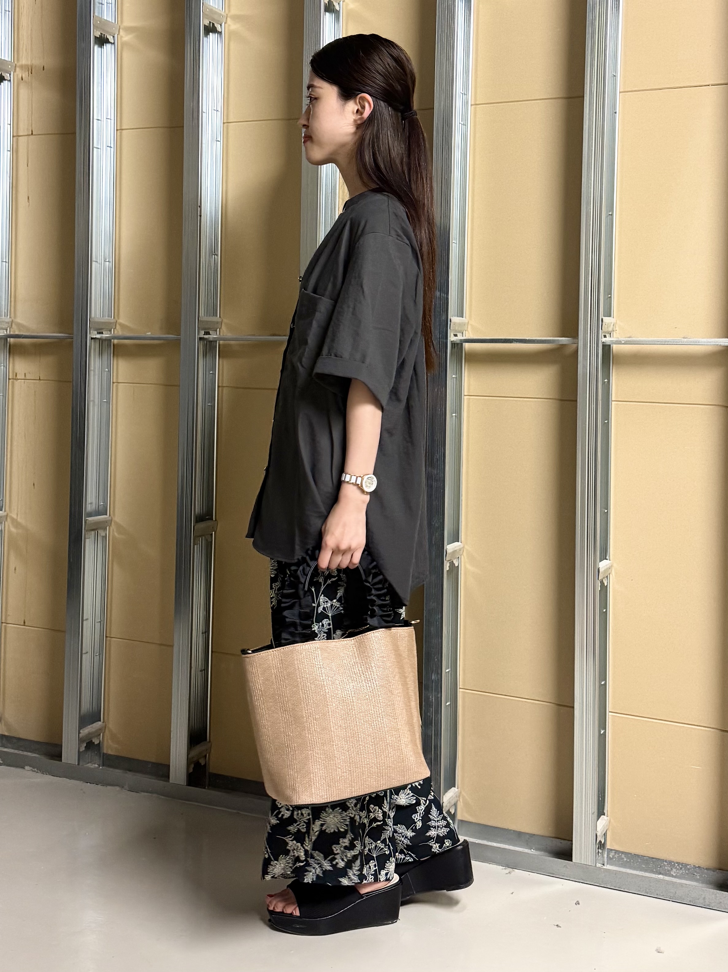 sahoさんの「THE SHOP TK｜【M-XL/刻みネックですっきり見え】Wポケット金ボタン 5分袖シャツ」を使ったコーディネート