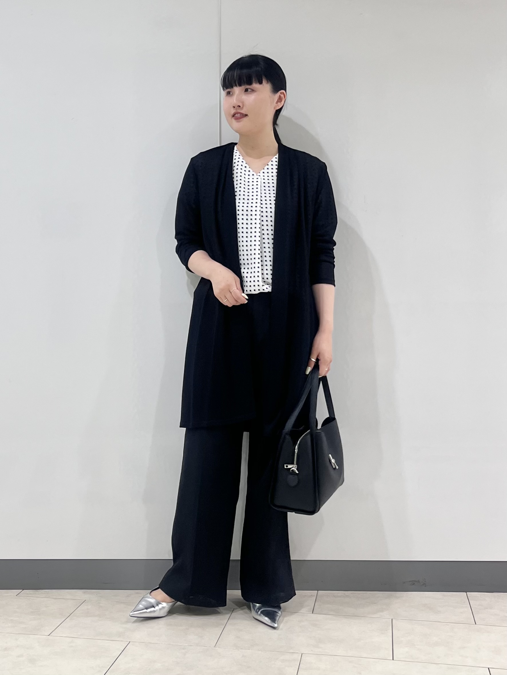 hasuさんの「INDIVI｜【洗える／アンサンブル可能】シアースストライプカーディガン」を使ったコーディネート