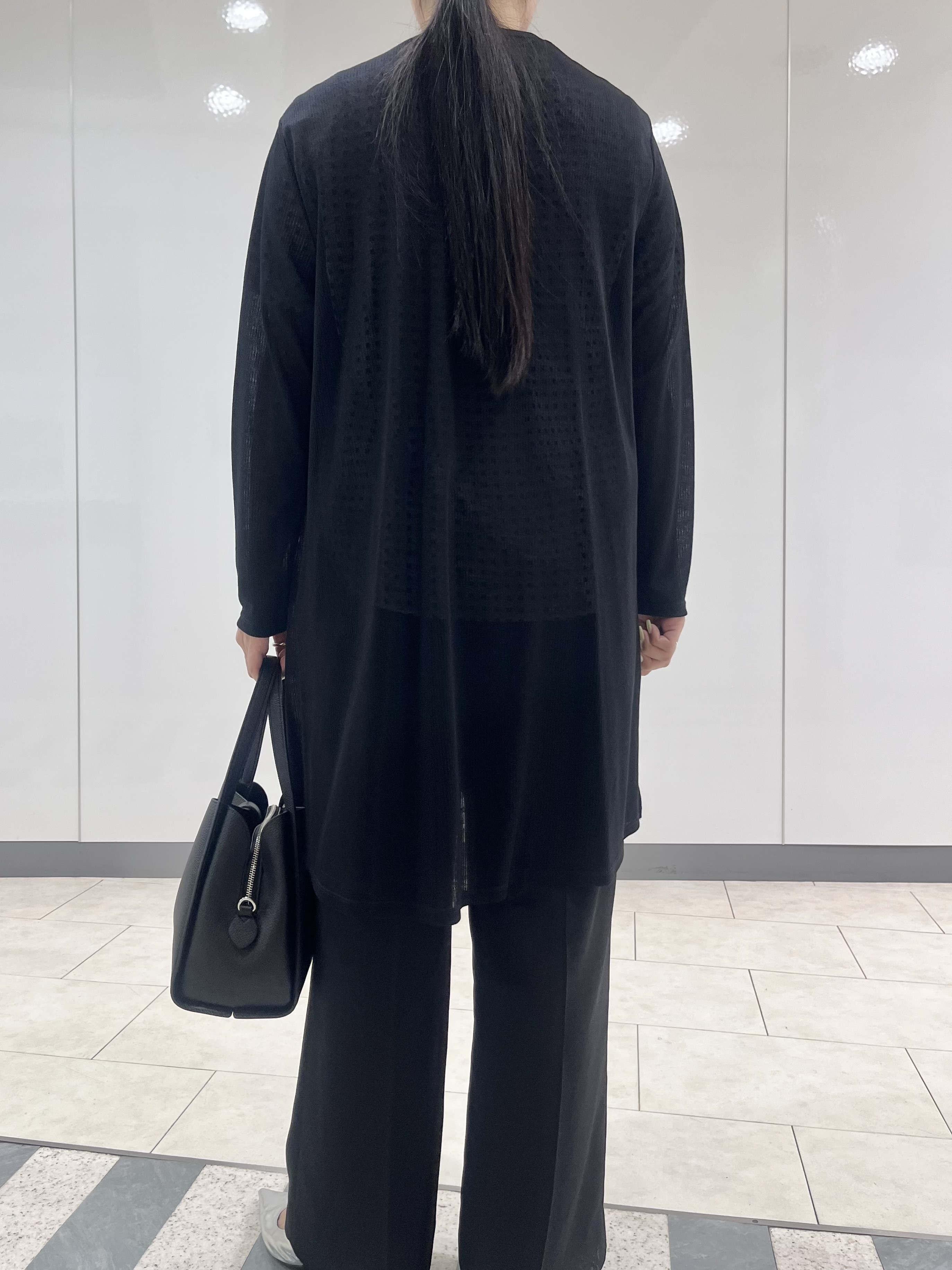 hasuさんの「INDIVI｜【洗える／アンサンブル可能】シアースストライプカーディガン」を使ったコーディネート