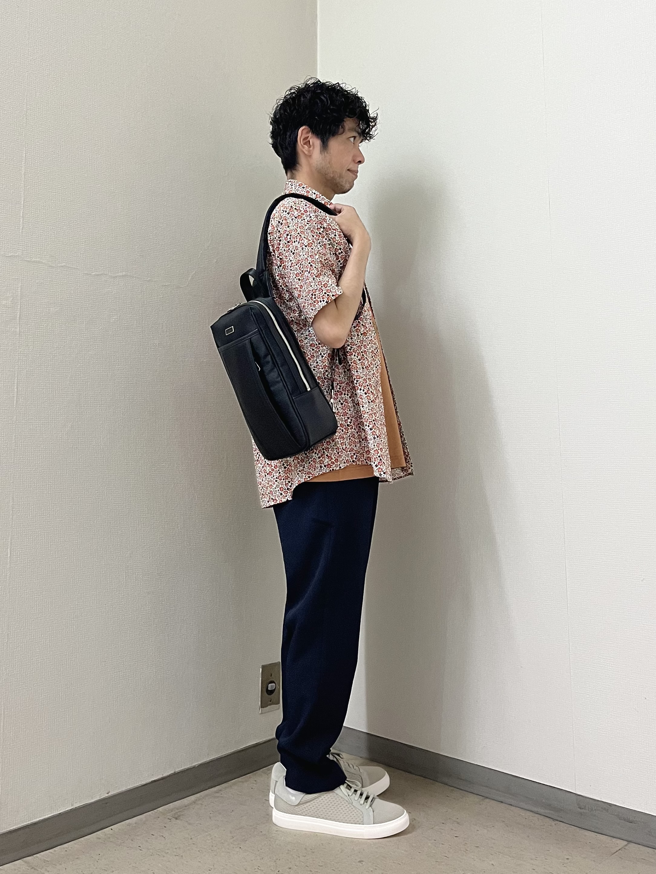 URAさんの「TAKEO KIKUCHI｜リップル小花シャツ」を使ったコーディネート