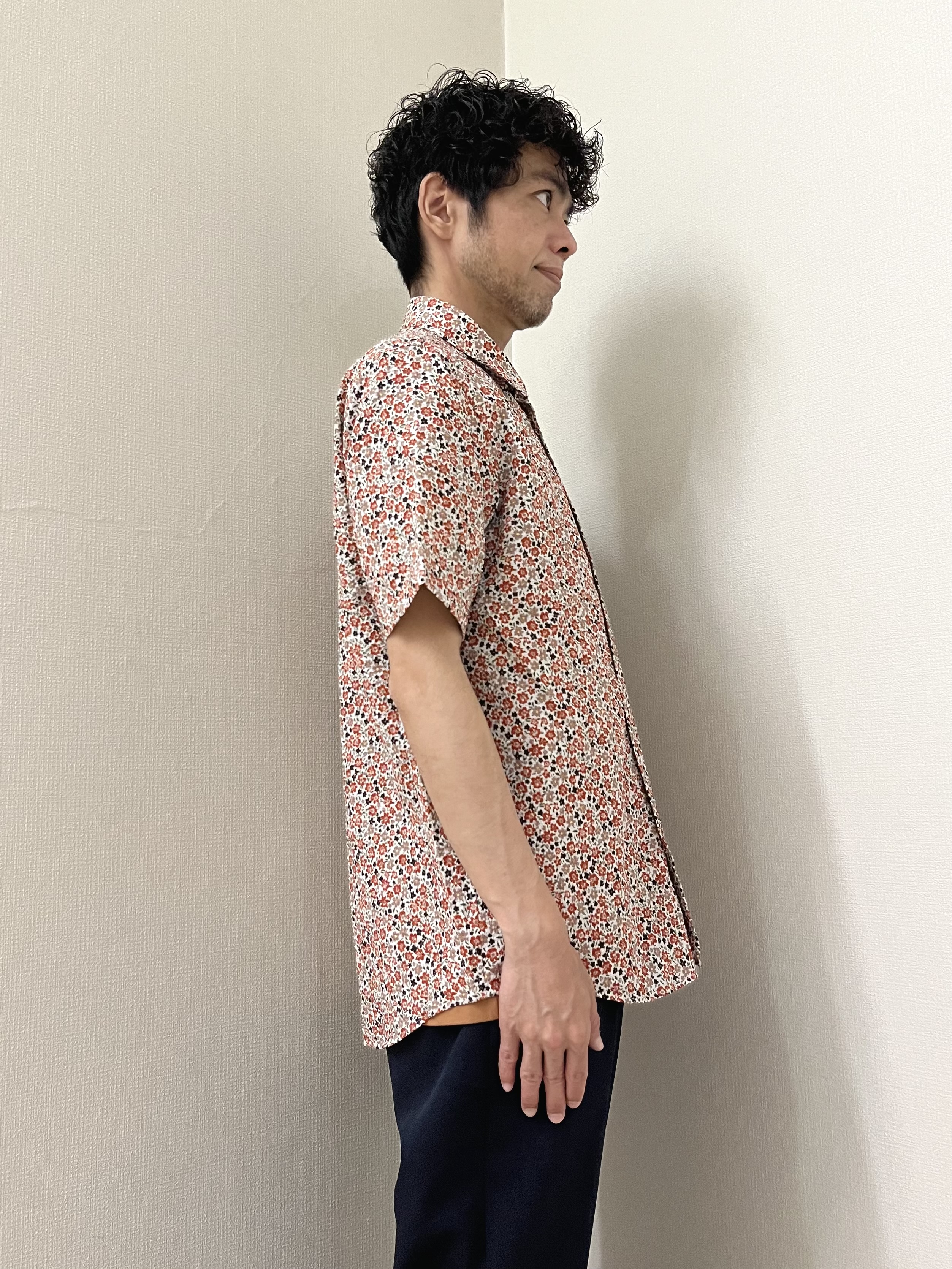 URAさんの「TAKEO KIKUCHI｜リップル小花シャツ」を使ったコーディネート