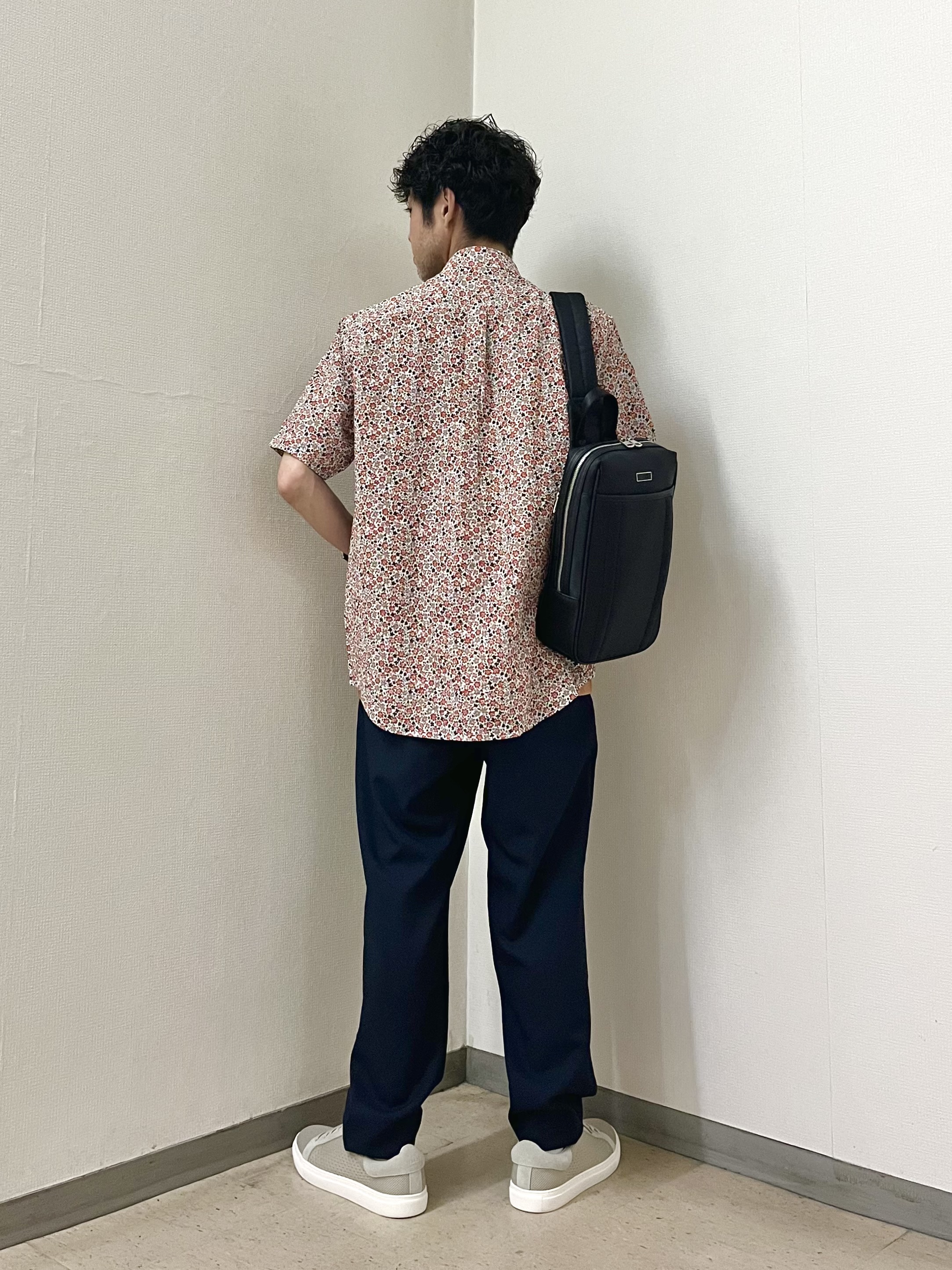 URAさんの「TAKEO KIKUCHI｜リップル小花シャツ」を使ったコーディネート