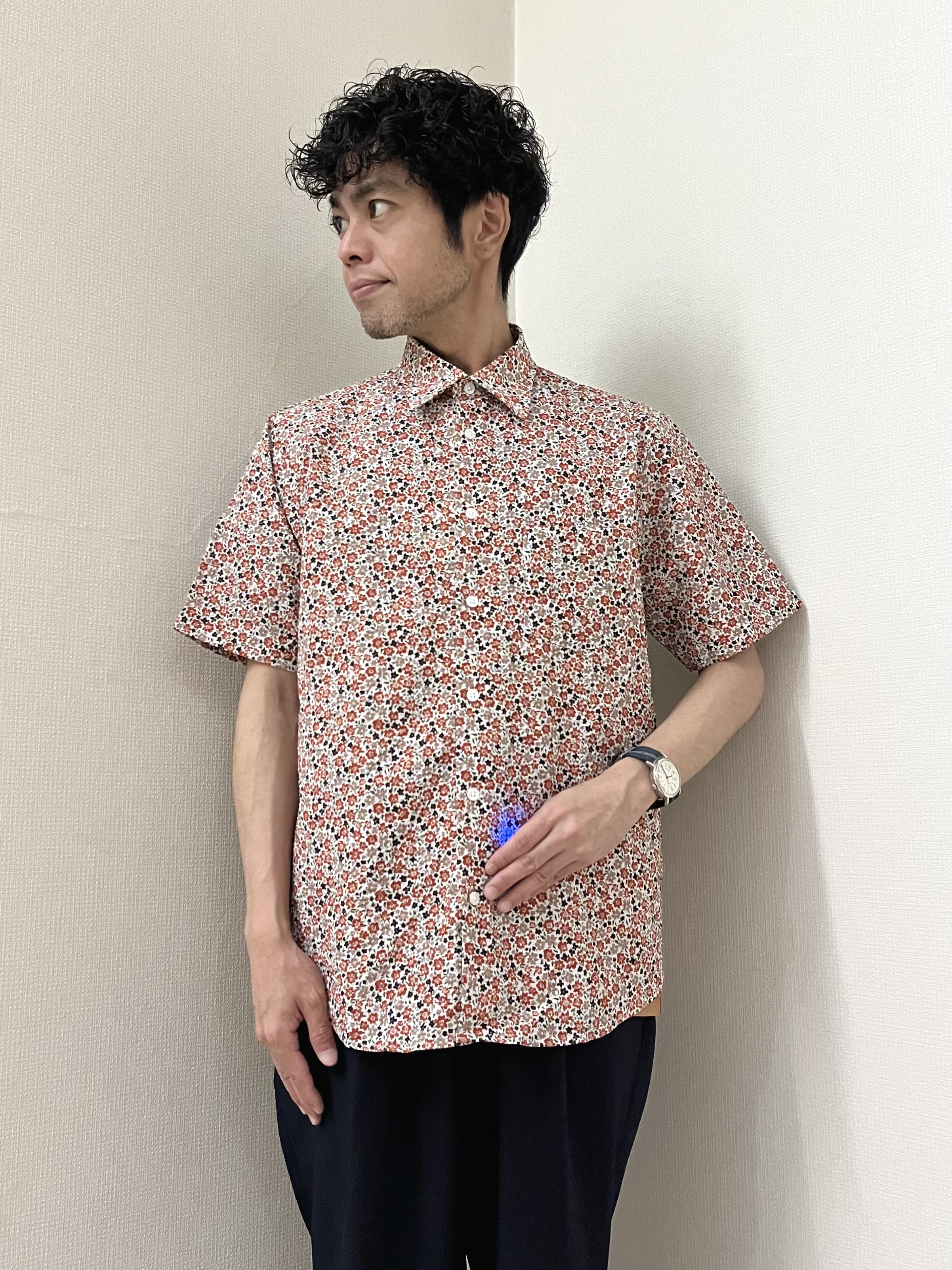 URAさんの「TAKEO KIKUCHI｜リップル小花シャツ」を使ったコーディネート