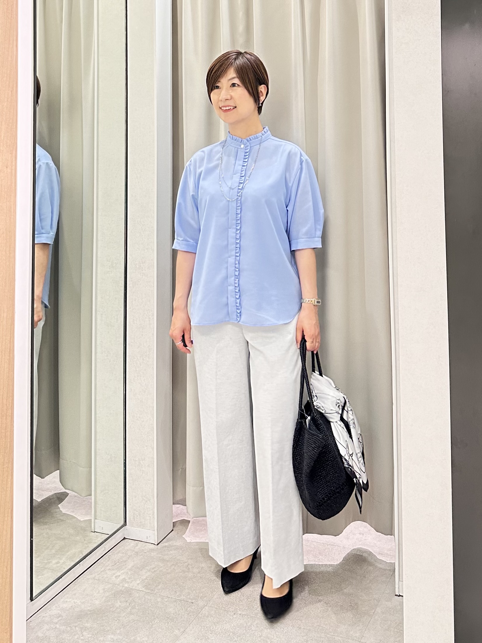みなこさんの「UNTITLED｜【接触冷感/通気性/洗える】スタンドカラーフリルブラウス」を使ったコーディネート