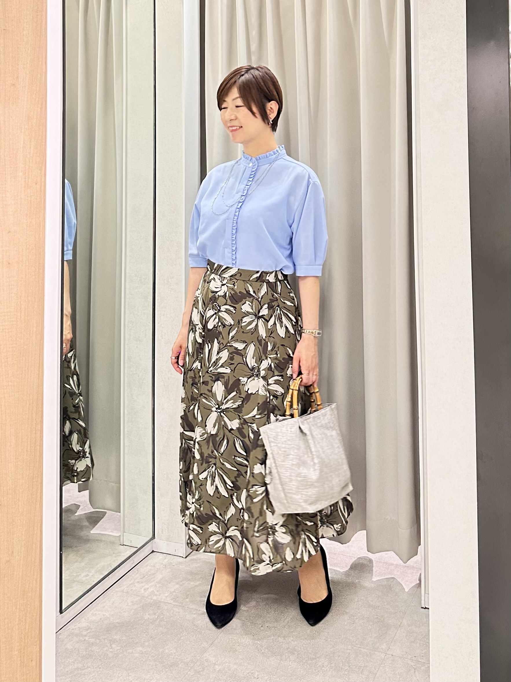 みなこさんの「UNTITLED｜【接触冷感/通気性/洗える】スタンドカラーフリルブラウス」を使ったコーディネート