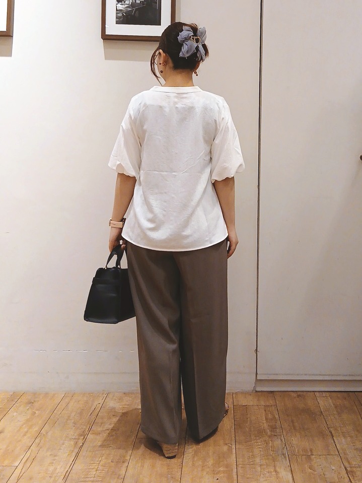 Riranさんの「SHOO･LA･RUE｜【S-LL/洗濯機可】バルーンスリーブ　キーネックブラウス」を使ったコーディネート